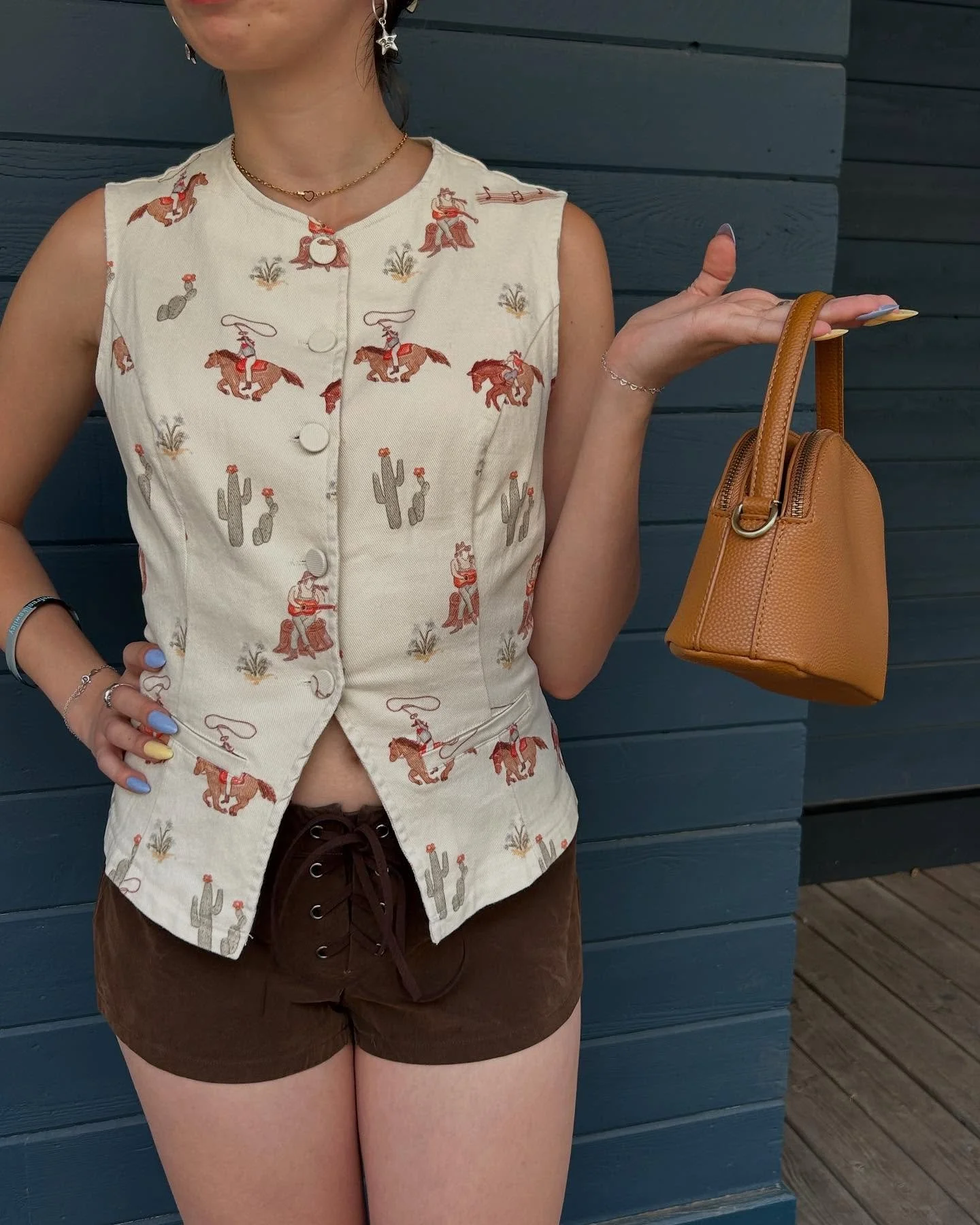 yee haw 🐴🐴 (ft garfield 😼) 

 #smallbusiness #boutique #outfitinspo #jacksonhole #wyoming #jacksonwy #womenowned #westernstyle #yeehaw