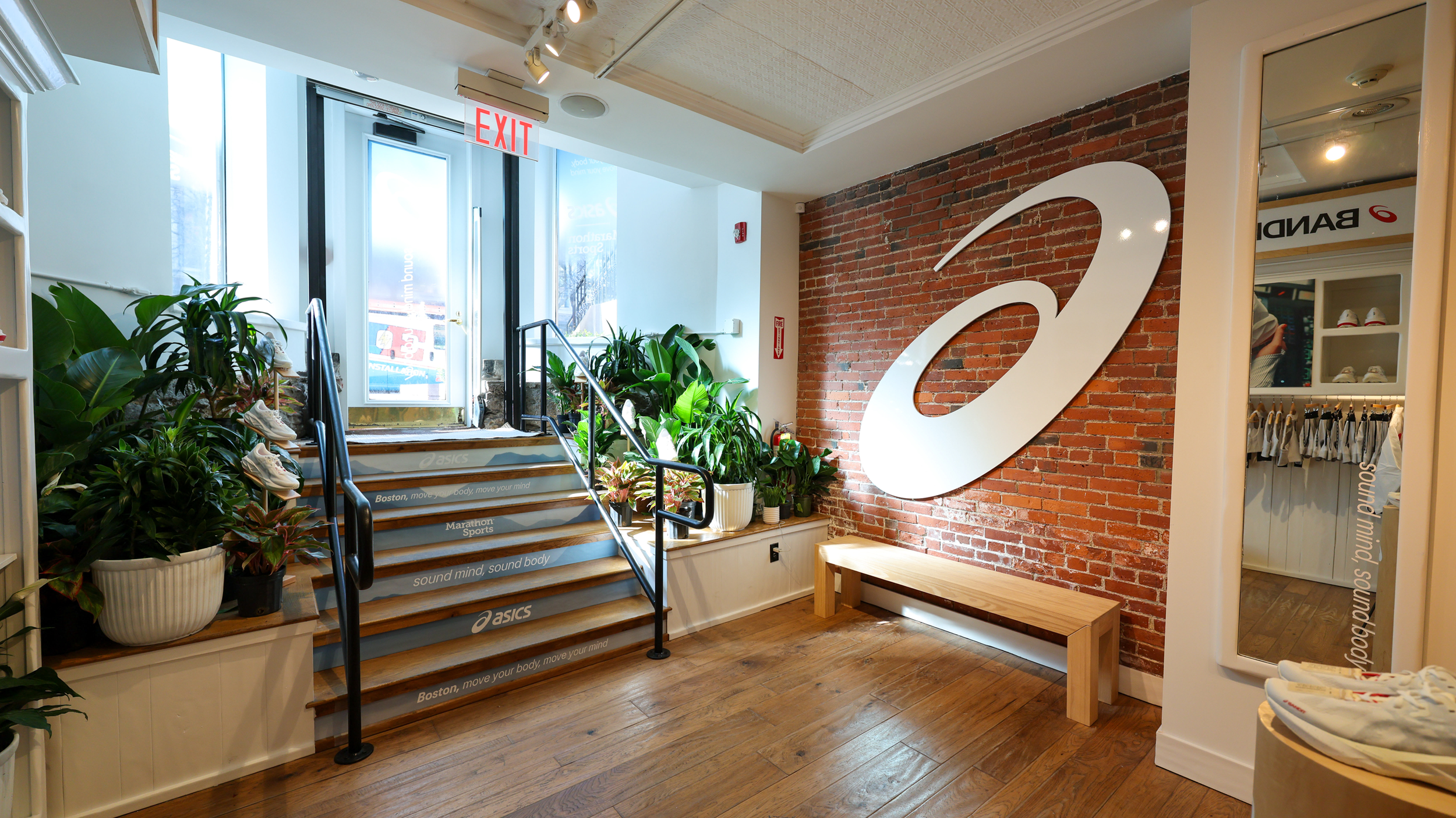 asics_sizzle_2_trimmed 1.png