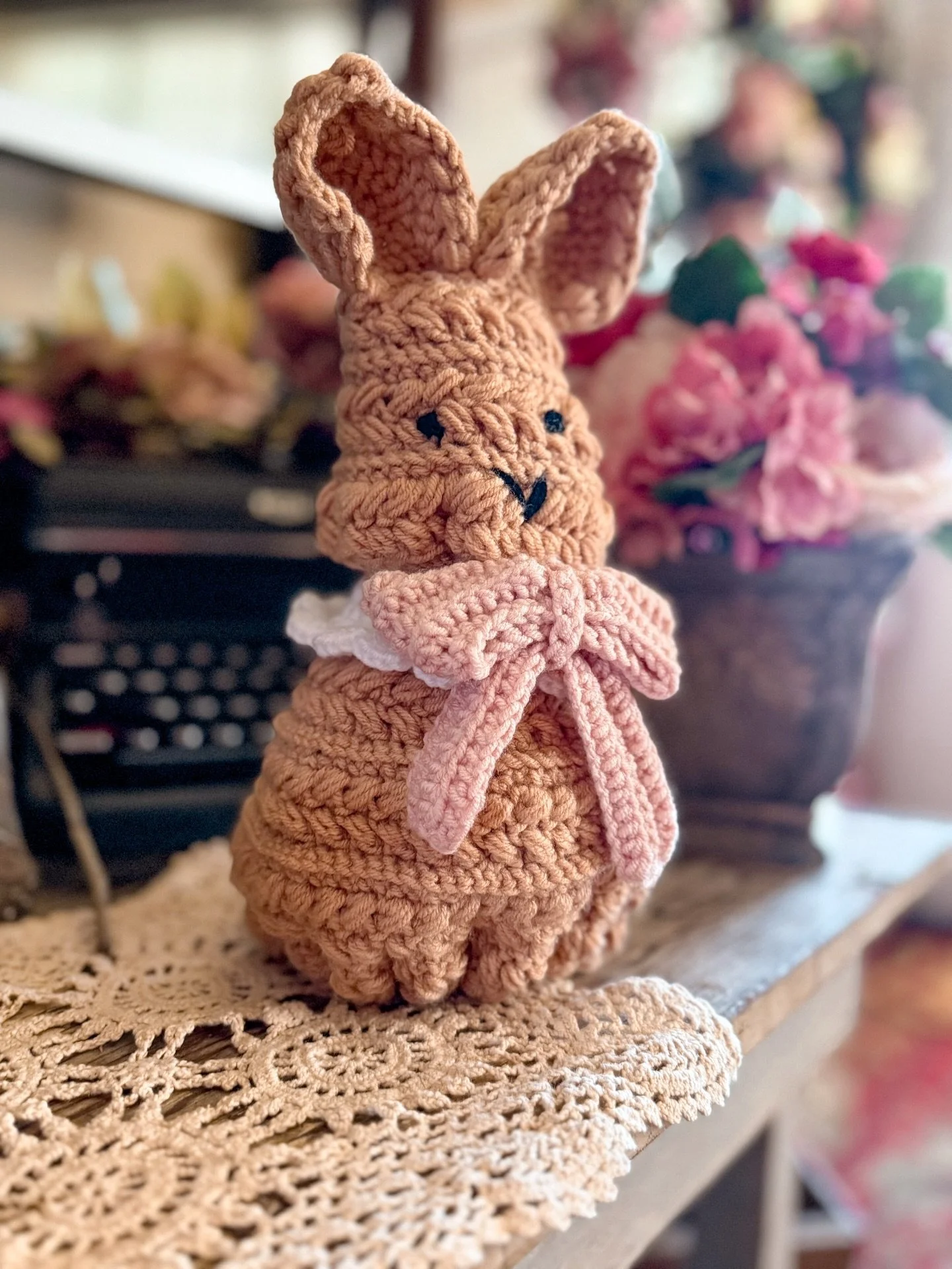 My latest crochet project 🐰💕 I made the wheat stitch bunny from @brianakdesigns. I followed her pattern roughly, because I never fully follow a pattern and end up doing my own thing haha. But I love how this turned out! ❤️ 

#crochet #crocheting #c