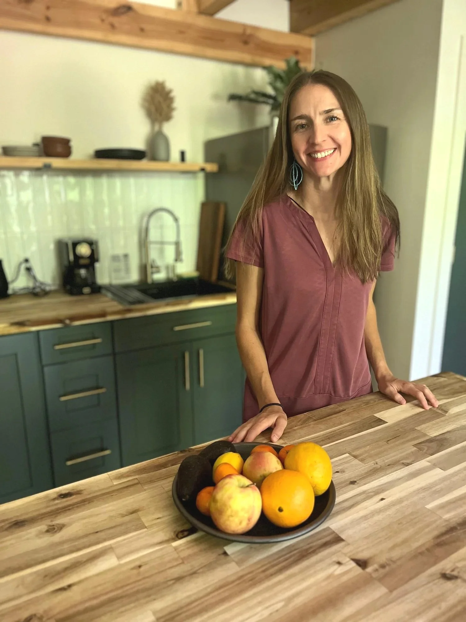 A bowl of fresh citrus on the kitchen counter — personalized Ayurvedic nutrition in everyday life with Alex Rice, Ayurvedic Practitioner.