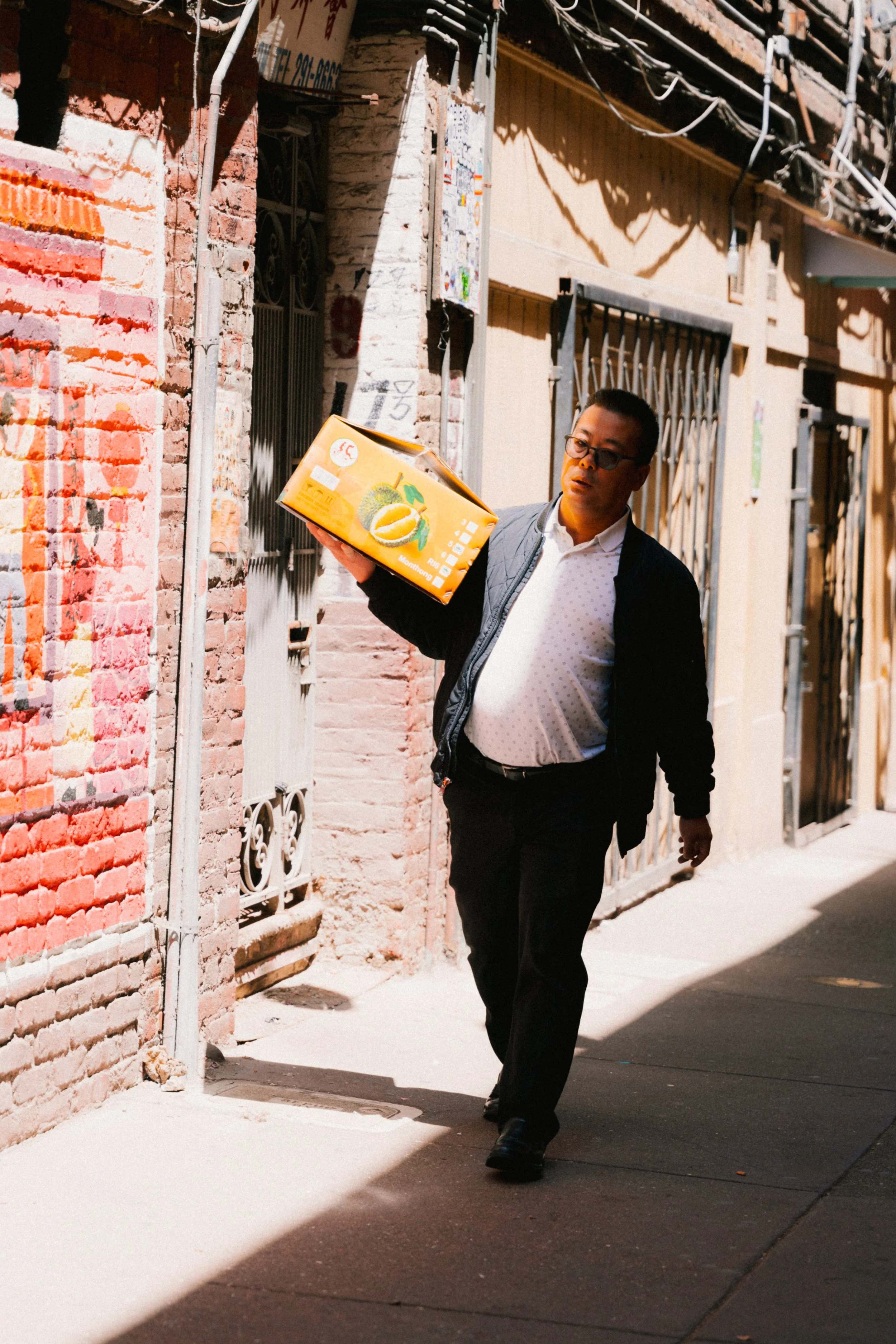 San francisco chinatown man.JPG