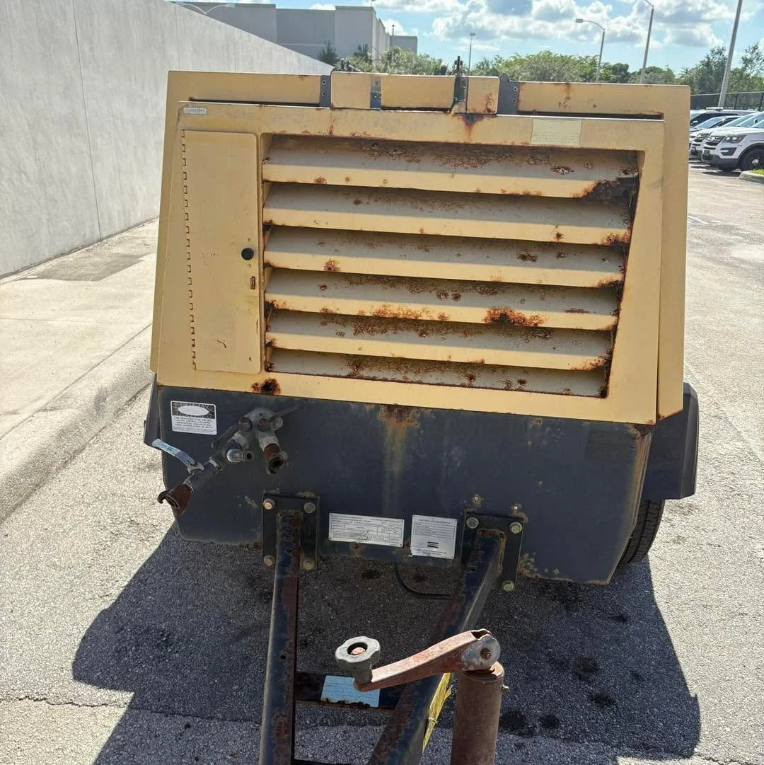 Oh we KNOW clean 🧼💛☀️ #FleetManagement #Autoshop #upfitting #car #carcare #upfitting #upholsterycleaning