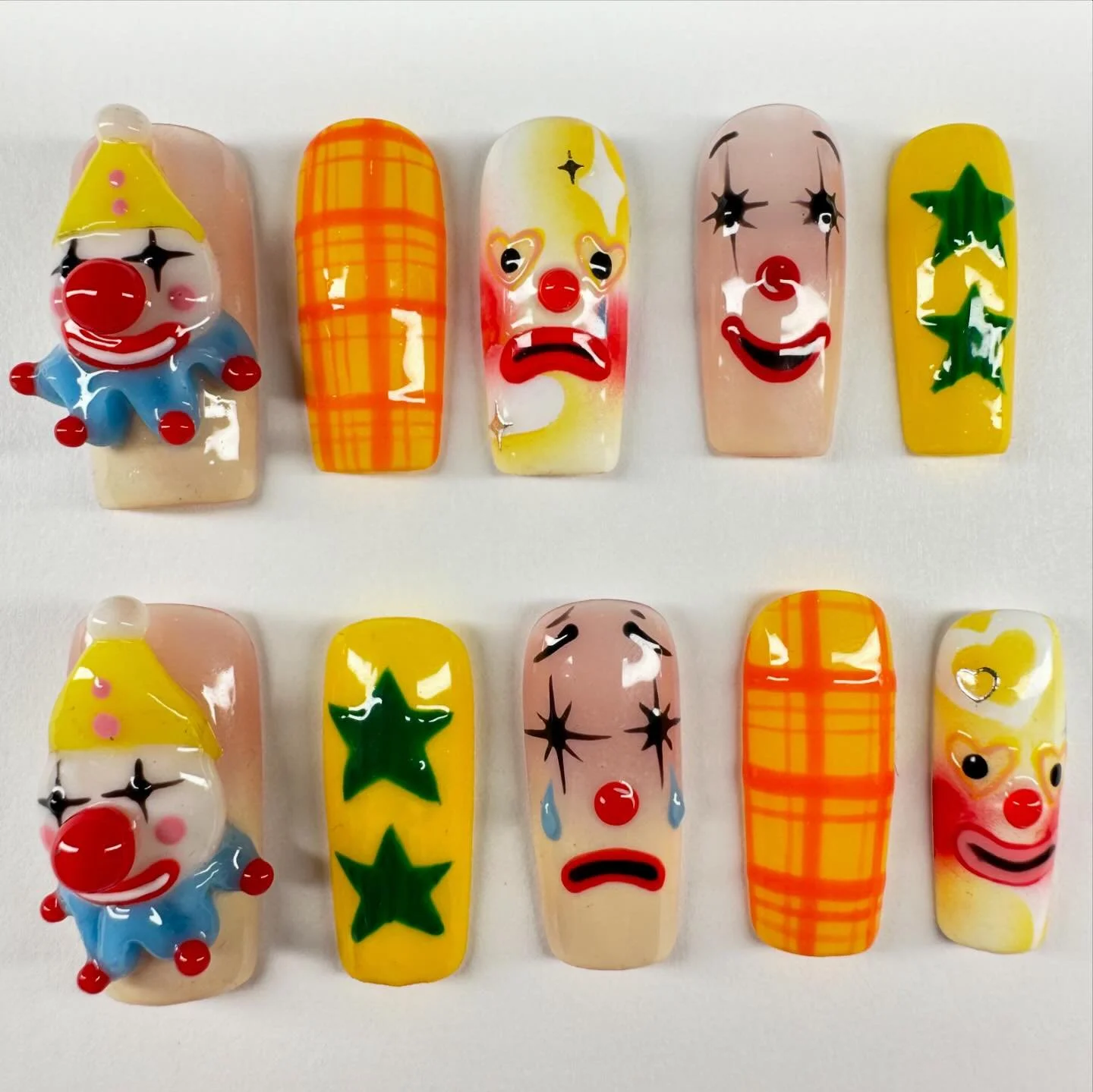 clown nails come to life 🤡 

-
-
-
-

#gelnails #gelxnails #gelxapres #apresgelx #aura #apr&egrave;s #lanails #nails #nailsofinstagram #nailartist #3dnailart #handpaintednailart #nailart #nailinspo #nailsbyesco