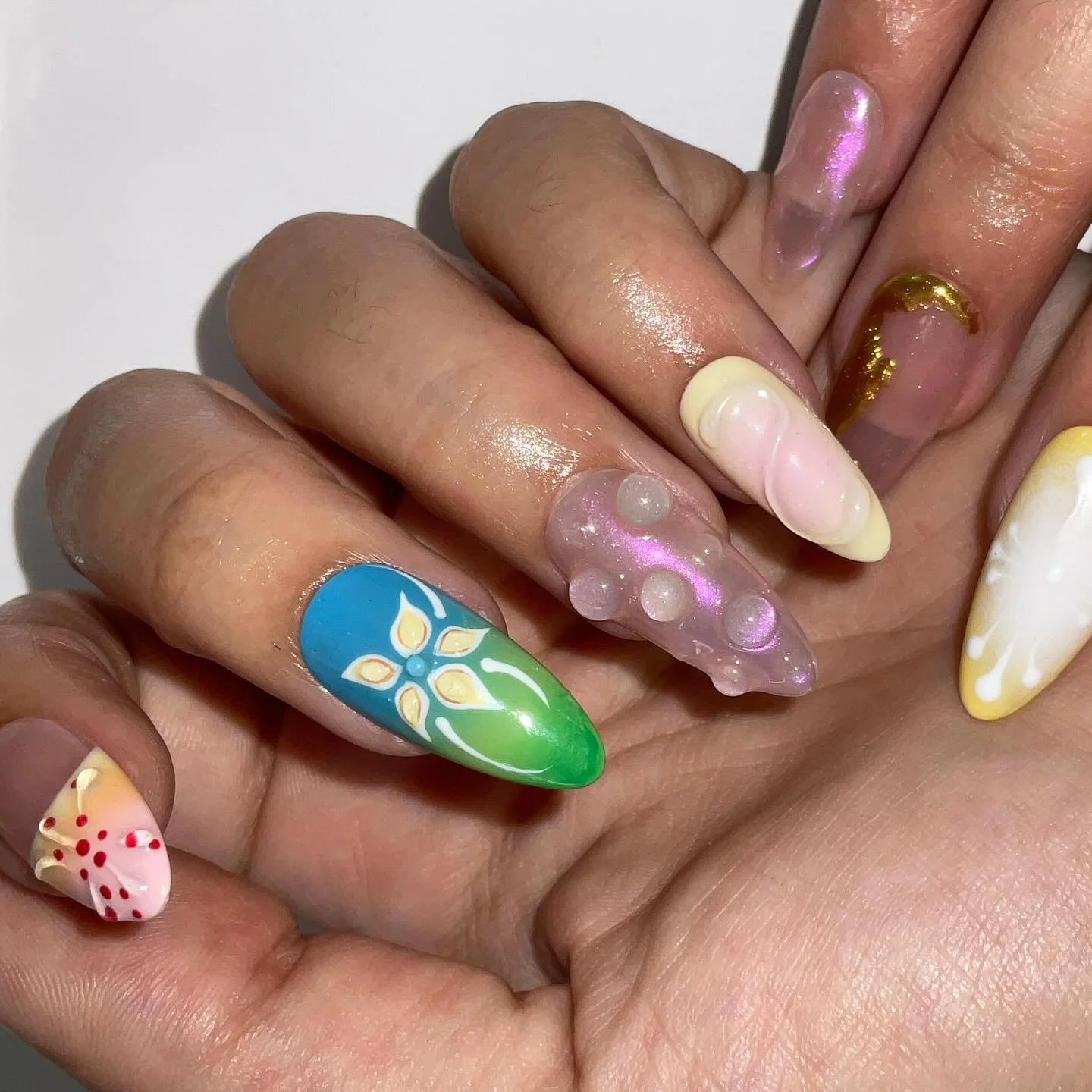 ❣️

Ib @herprettysets 

-
-
-
-

#gelnails #gelxnails #gelxapres #apresgelx #aura #apr&egrave;s #lanails #nails #nailsofinstagram #nailartist #3dnailart #handpaintednailart #nailart #nailinspo #nailsbyesco