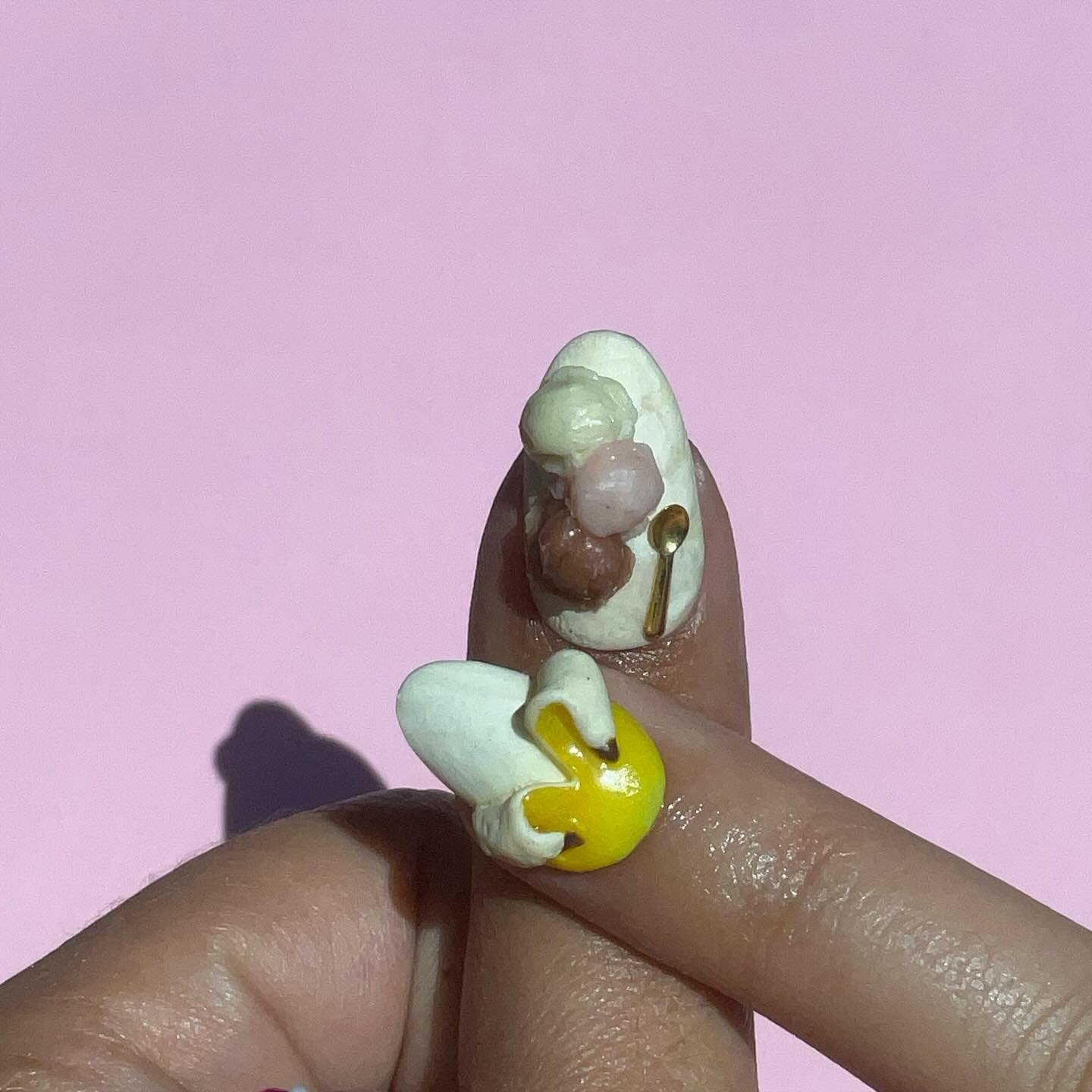 banana split anyone ? 🍌🍨

Ib 
@miniamipress 
banana @juliettesprettysets 

-
-
-
-

#gelnails #gelxnails #gelxapres #apresgelx #aura #apr&egrave;s #lanails #nails #nailsofinstagram #nailartist #3dnailart #handpaintednailart #nailart #nailinspo #nai