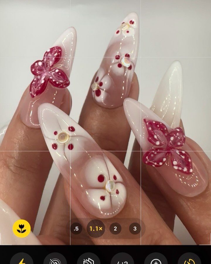 3..2..1 🌺
-
-
-
-

#gelnails #gelxnails #gelxapres #apresgelx #aura #apr&egrave;s #lanails #nails #nailsofinstagram #nailartist #3dnailart #handpaintednailart #nailart #nailinspo #nailsbyesco