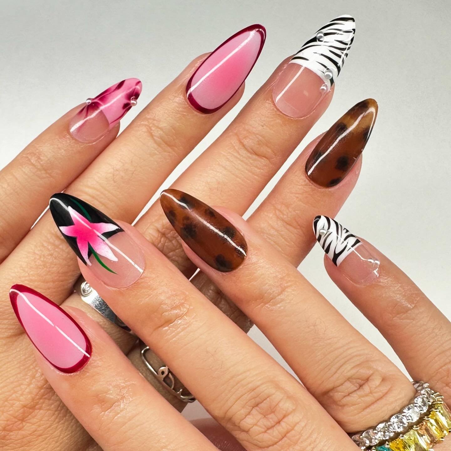 🌸🦓

ib @nails_by_arlene ✨
-
-
-
-

#gelnails #gelxnails #gelxapres #apresgelx #aura #apr&egrave;s #lanails #nails #nailsofinstagram #nailartist #3dnailart #handpaintednailart #nailart #nailinspo #nailsbyesco