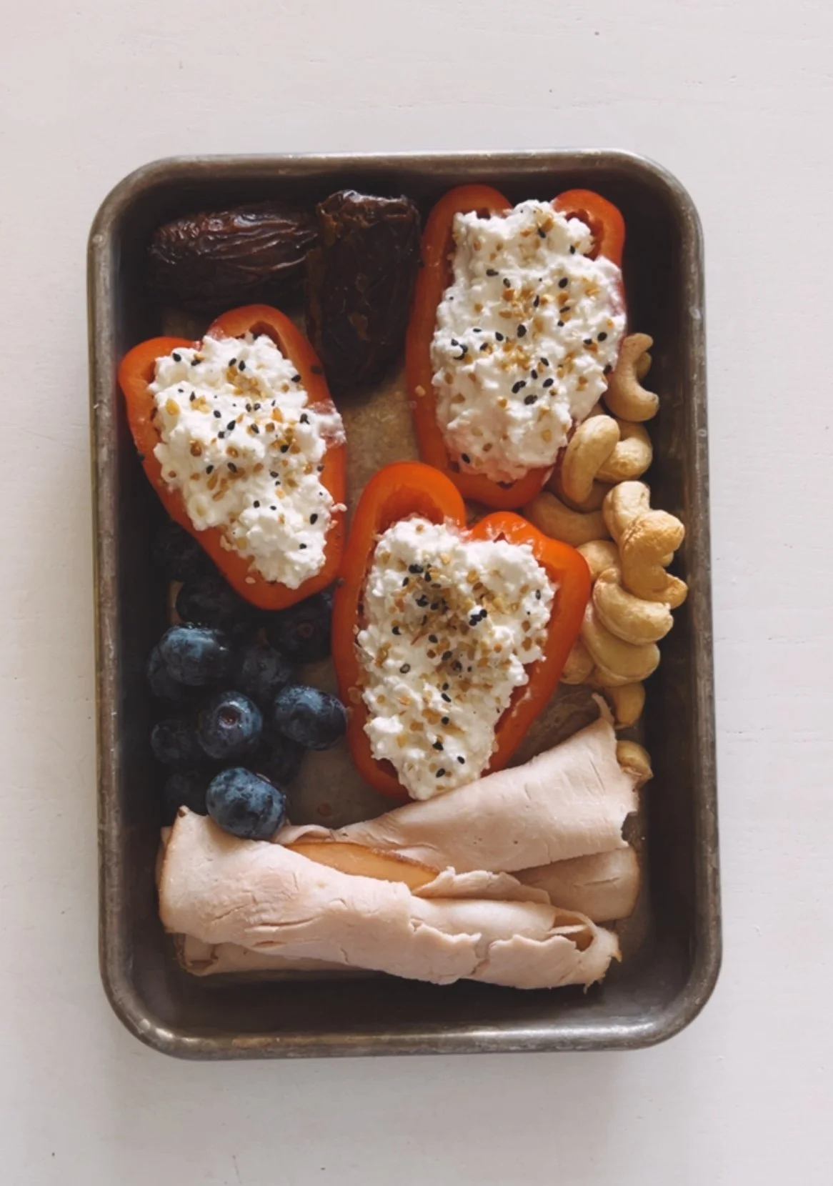 HIGH PROTEIN ADULT LUNCHABLE WITH EVERYTHING BAGEL COTTAGE CHEESE PEPPERS