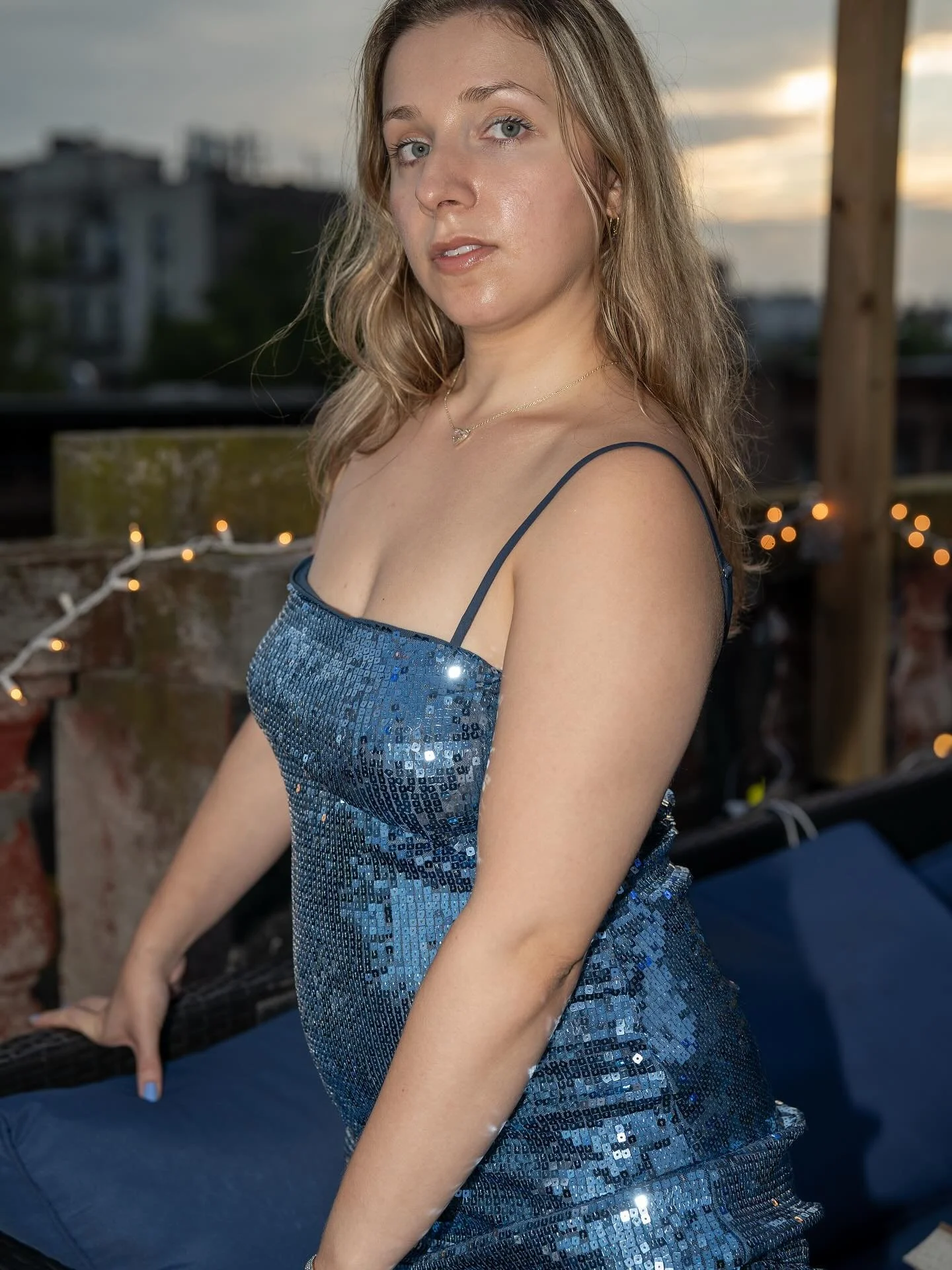 This Blue Woman was really feeling like a mermaid last Thursday night ✨🧜🏻&zwj;♀️🌊

More pics from the mermaid party coming soon!

📸: @cleaseallenjrphotography 
👗: @reformation 

#vocalist #singersongwriter #composer #newmusic #eprelease #eprelea