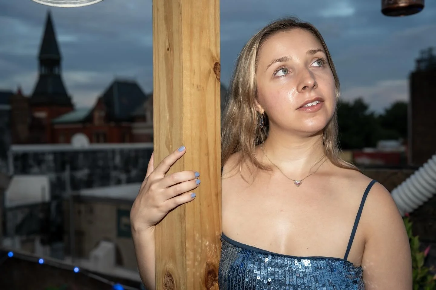 Brb just daydreaming about mermaids and magic and LOVE and how cool womxn are ✨💙🦋🌸 🌊

Who knows, maybe I&rsquo;ll even write a song about it all&hellip;

📸: @cleaseallenjrphotography 

#mermaidenergy #sirensounds #womxn #love #magic #chicagomusi