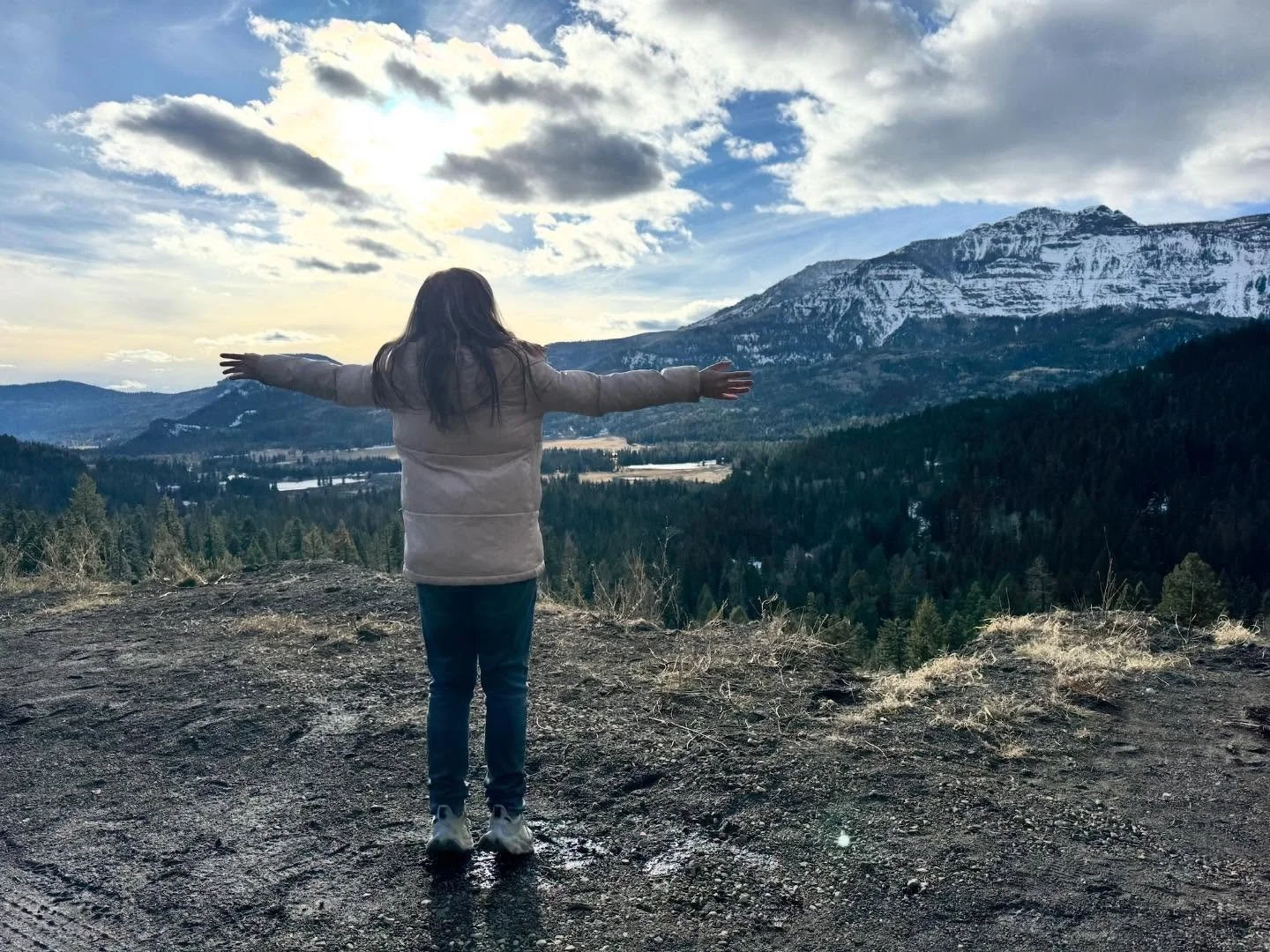 This Blue Mermaid started 2026 off on the right fin by polishing her scales and catching up on her beauty sleep, and is now ready to make some (sound) waves 🌊🧜🏻&zwj;♀️🎶

Come back soon for more dreamy photos, thoughts, and songs from this (rather