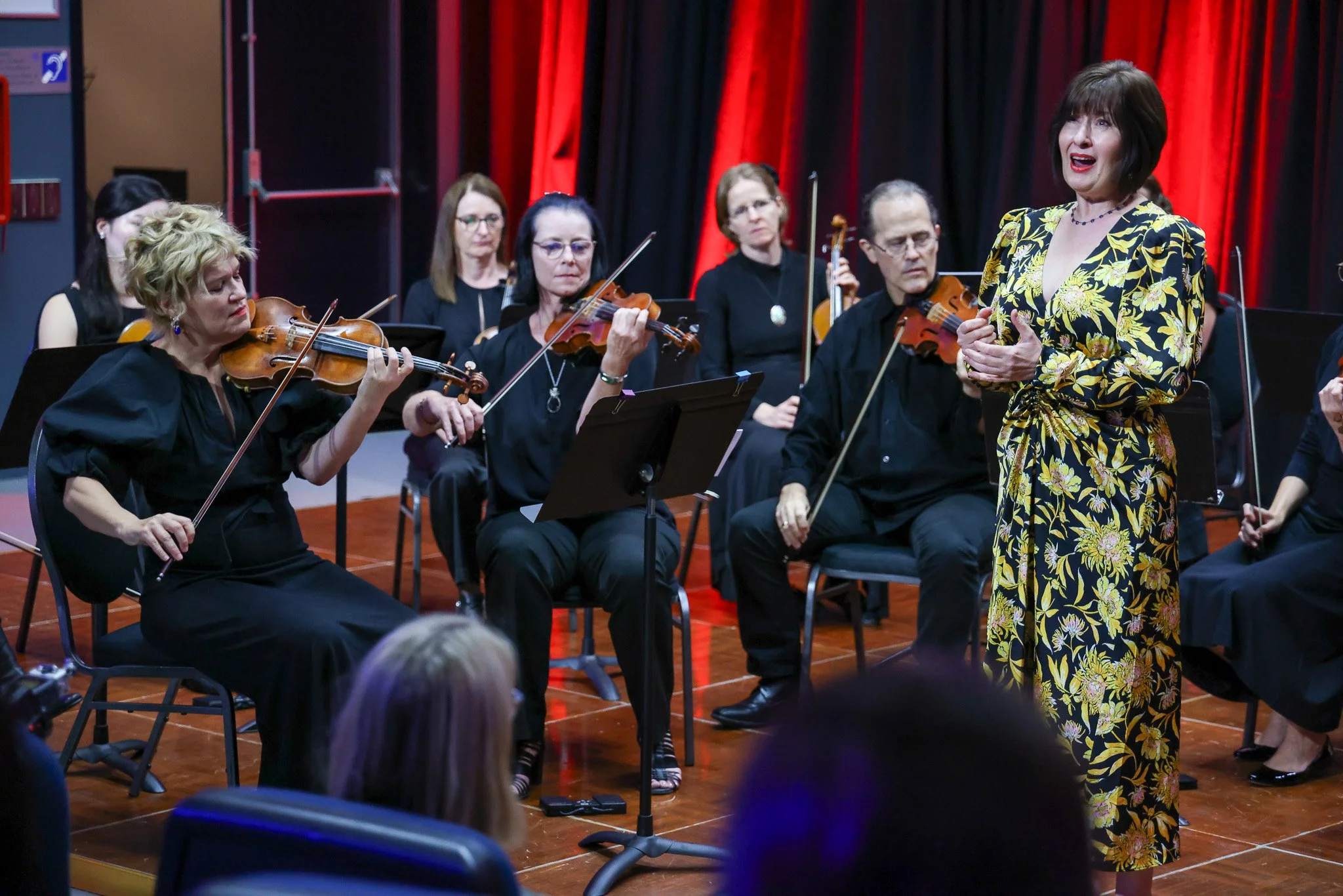 Gaynor and musicians.jpg