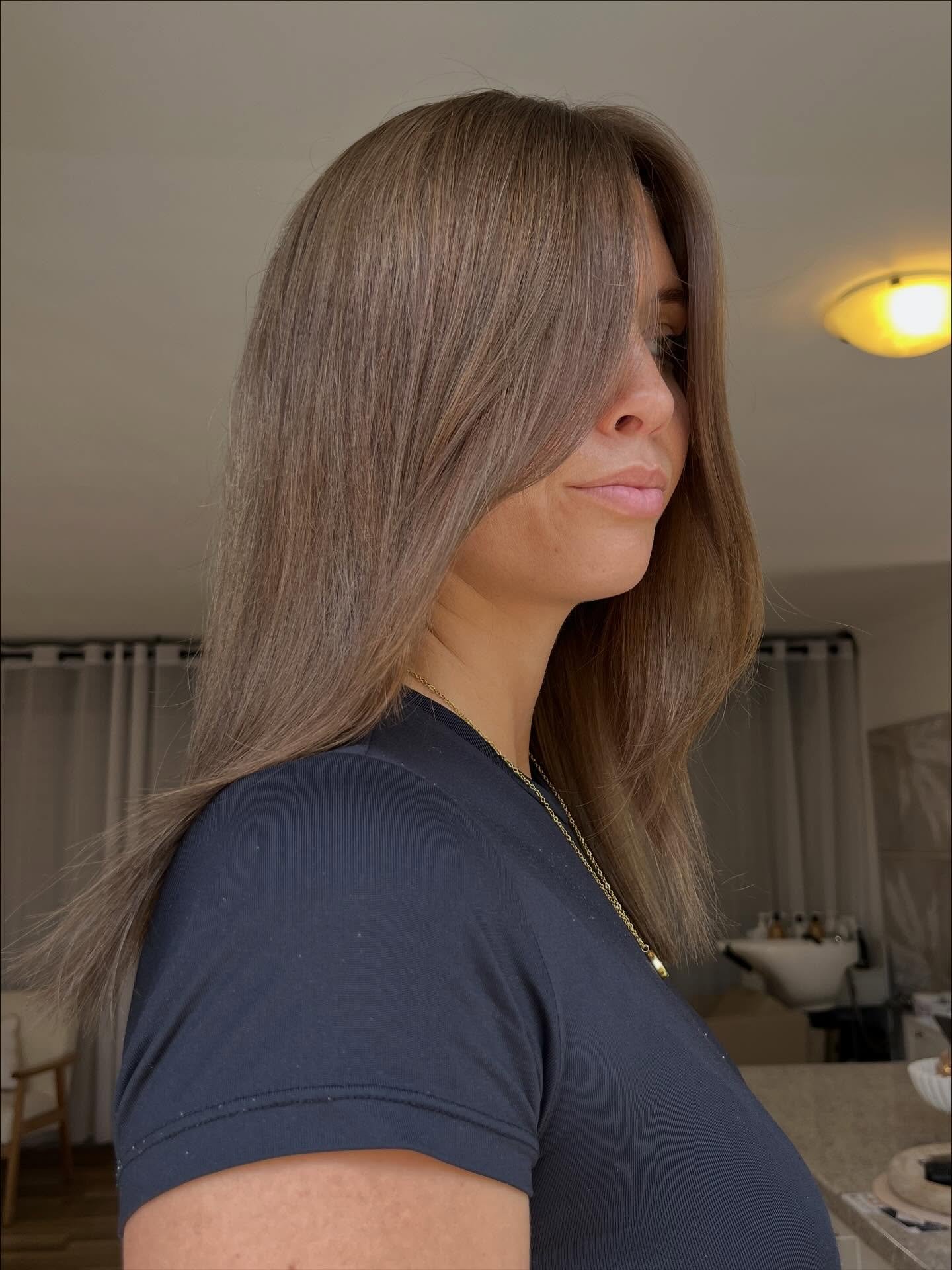 Timeless Brunette 🤎

Using @redkenpro_anz shades eq to achieve this stunning tone ✨

Book now| Book online via link in bio| 0424818418| estellehairsalon@outlook.com