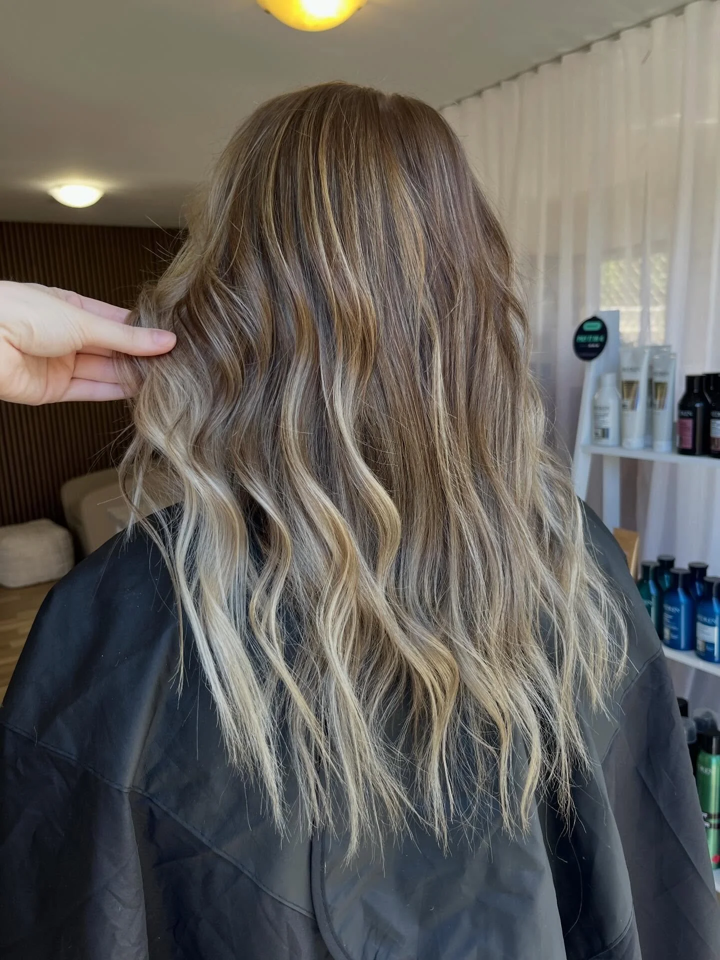 Blonde that lives with you.

💇🏽&zwj;♀️ Coastal Blonde Package

#centralcoasthairdresser #ettalongbeach #hairdresser #blondebalayage #livedinbalayage