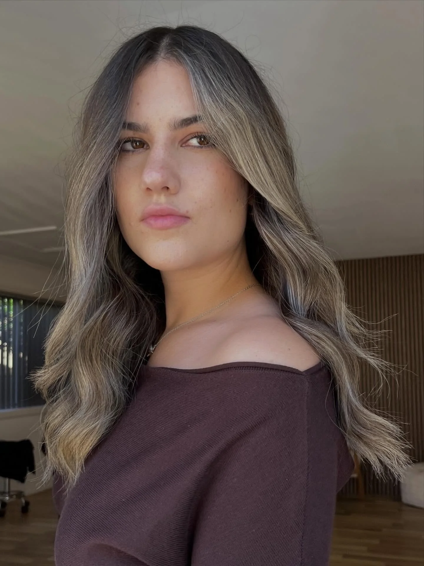 These Colours are perfect for the natural dark hair girlies that want to feel bright but low maintenance🤎

#centralcoasthairdresser #hairdresser #ettalongbeach #redken #livedincolour