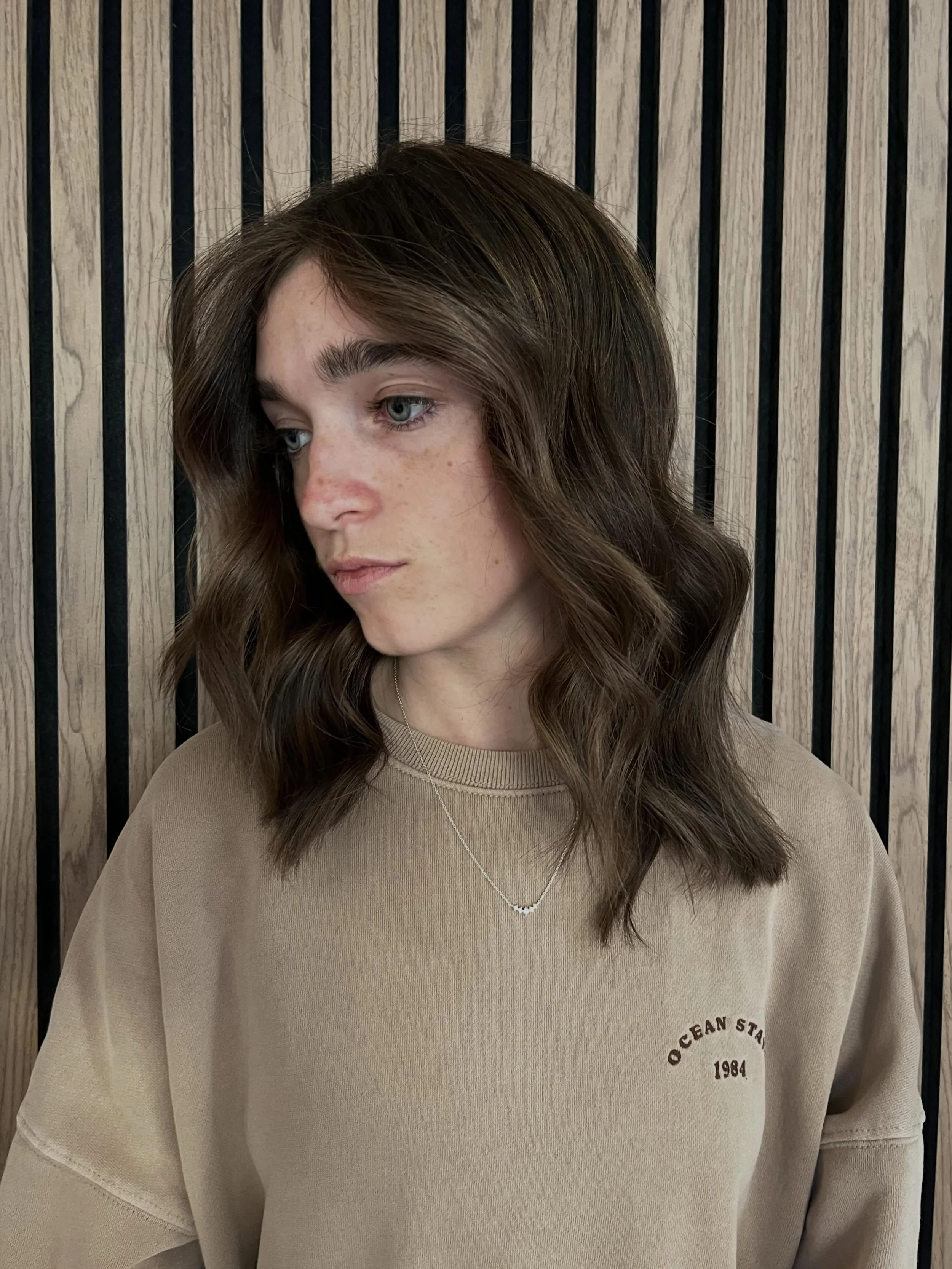 Out with the old, in with the new 🤎

Going back her to roots while keeping it soft and dimensional ✨

#centralcoasthairdresser #dimensionalbrunette #ettalongbeach #brunette