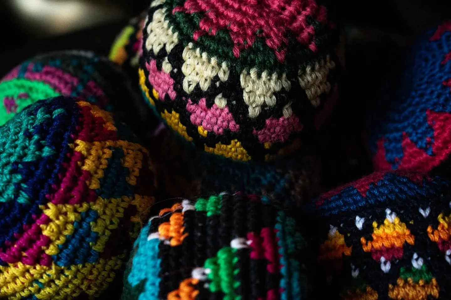 We really embraced the '90s nostalgia. We're also both really bad at Hacky. 

They're pretty tho

#hackysack #1990s #nostalgia