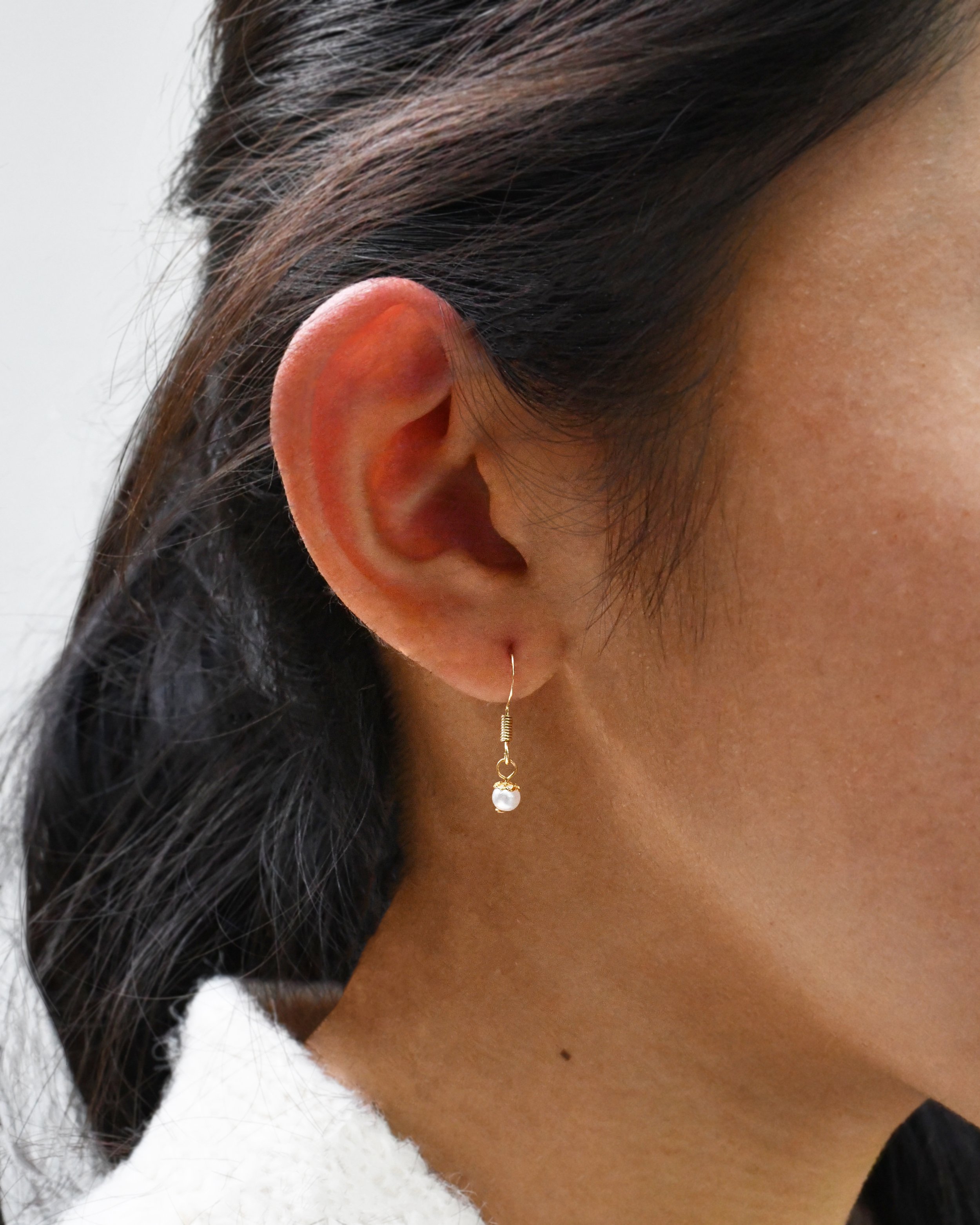 smallpearlearrings(body).jpg
