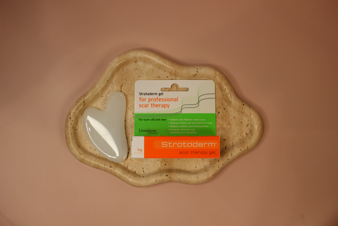 Strataderm Scar Therapy Gel & Gua Sha White.png