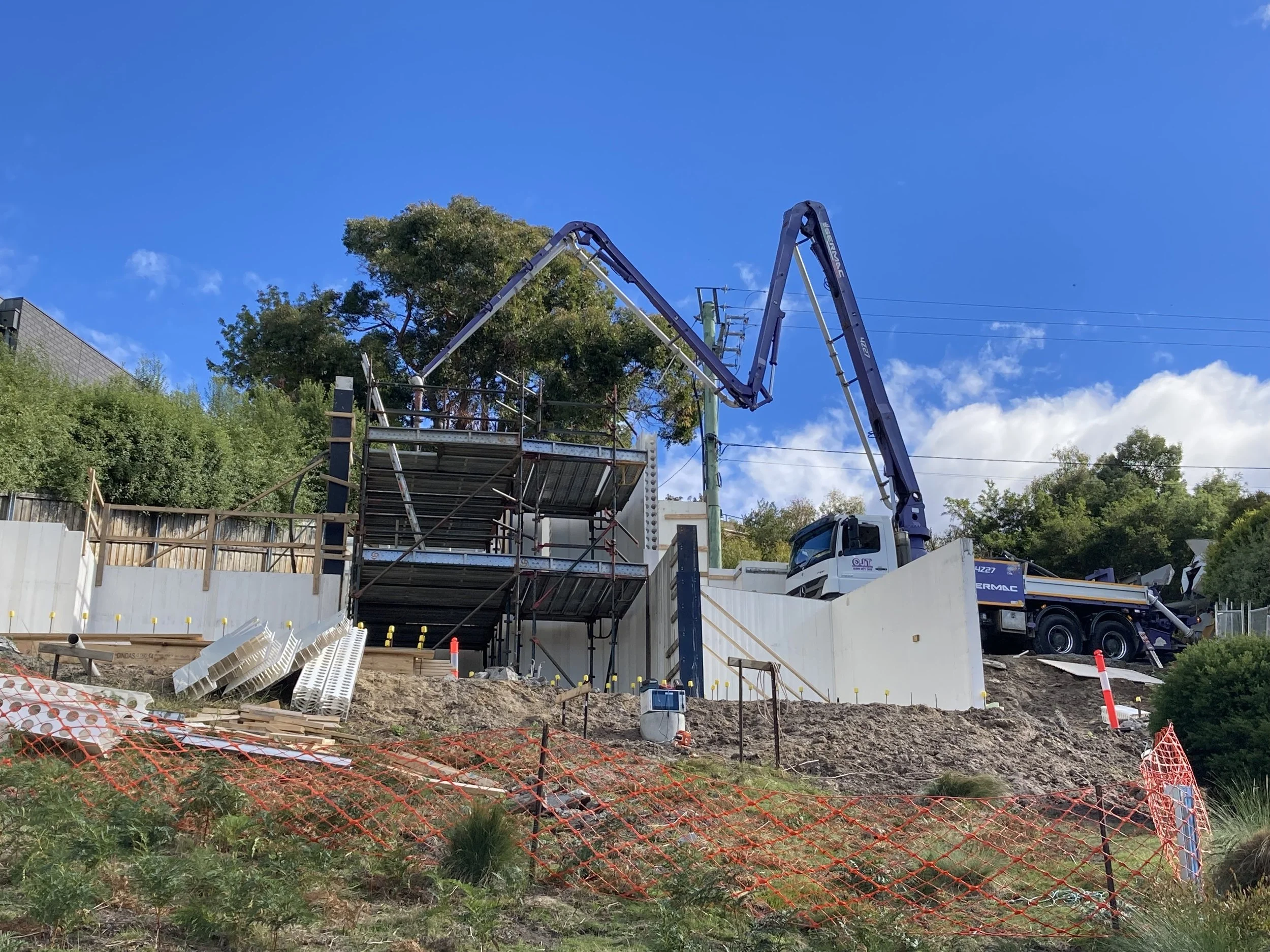 Hobart Hills CLT House. Site construction progress showing Dincel wall installation and concrete pump
