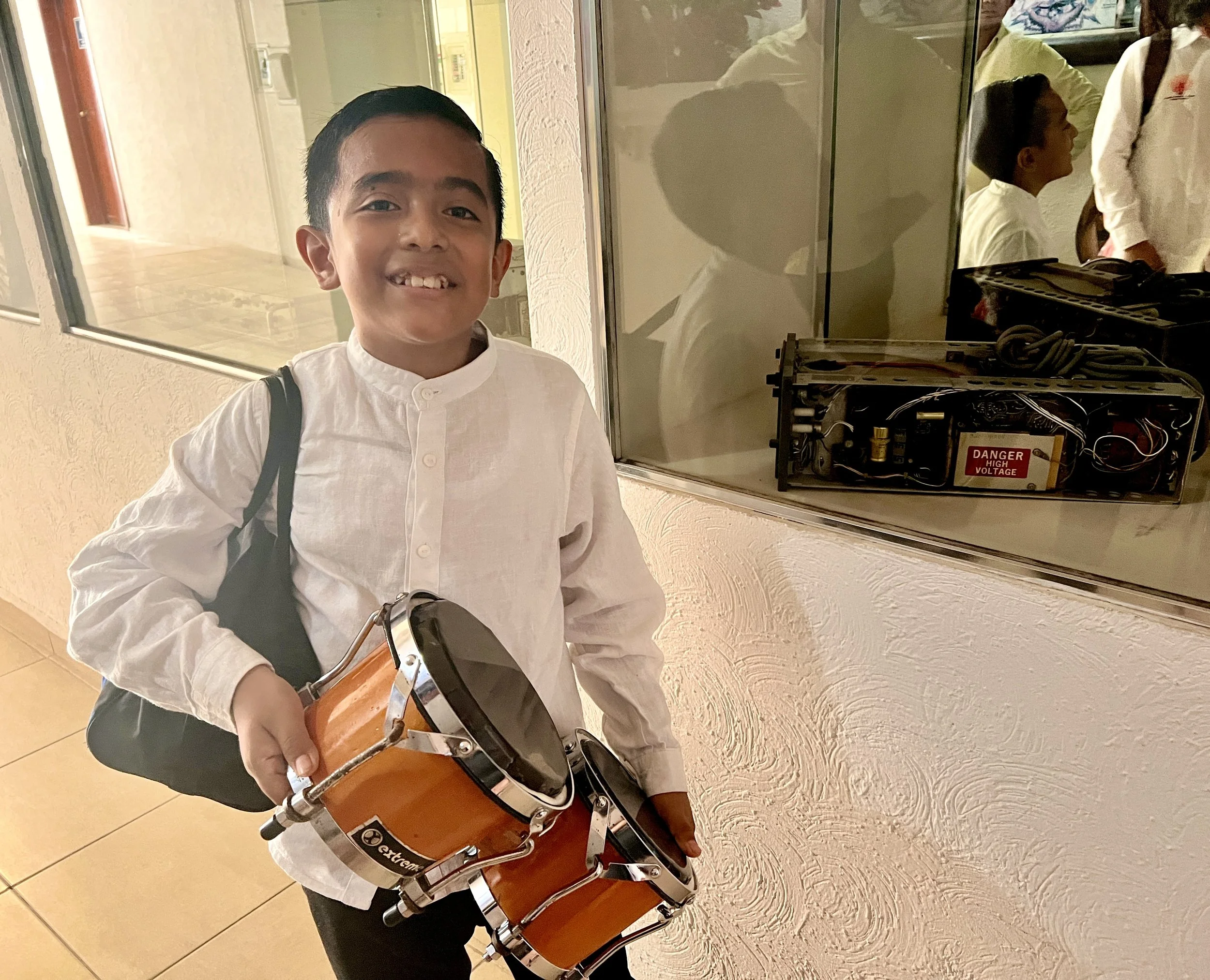 16Gael with Bongos.JPG