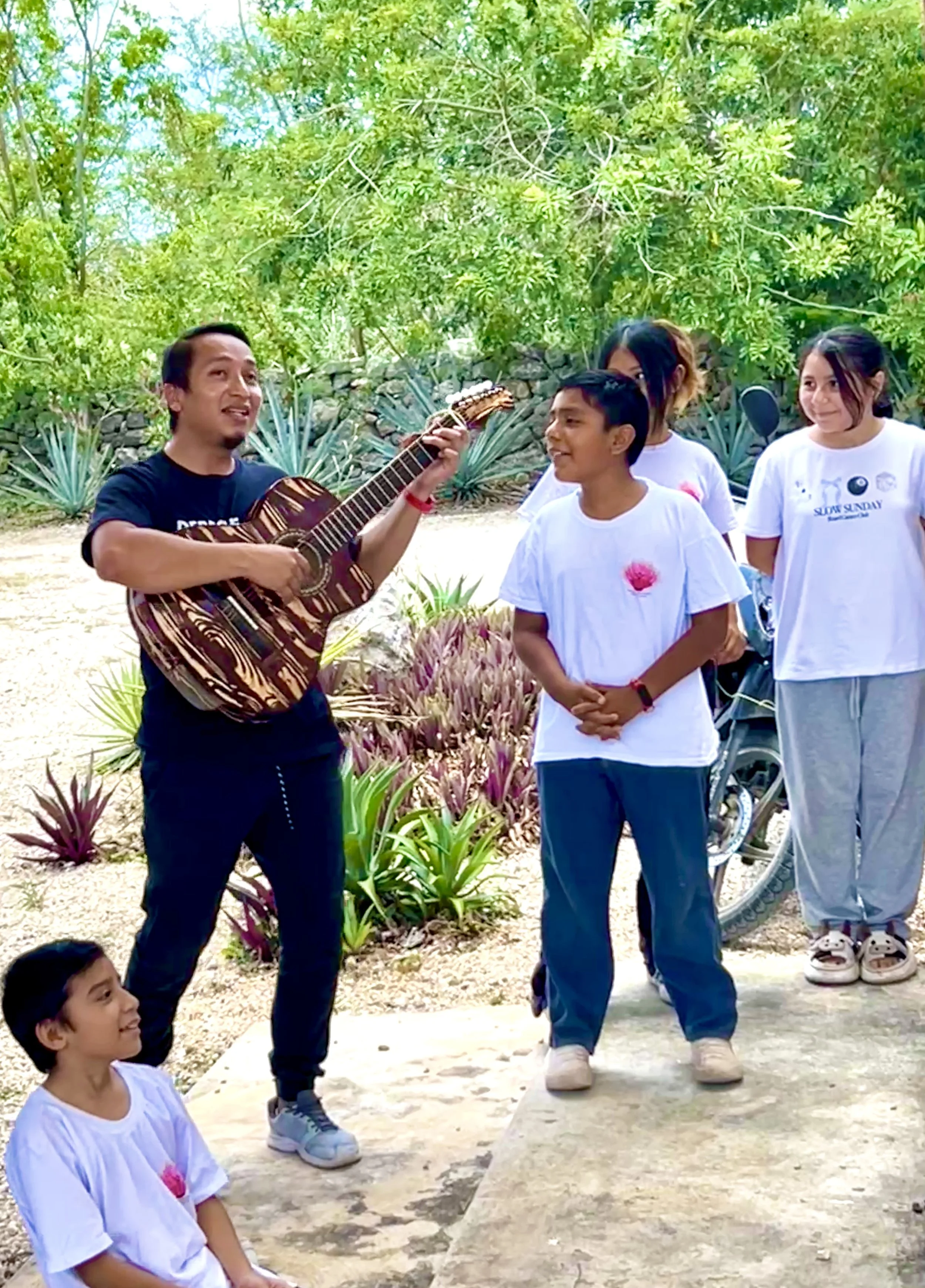 7Roberto on Guitar.JPG