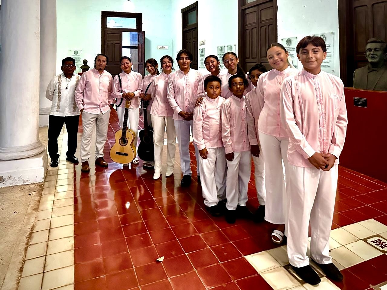 5Group shot MDLCY.jpg