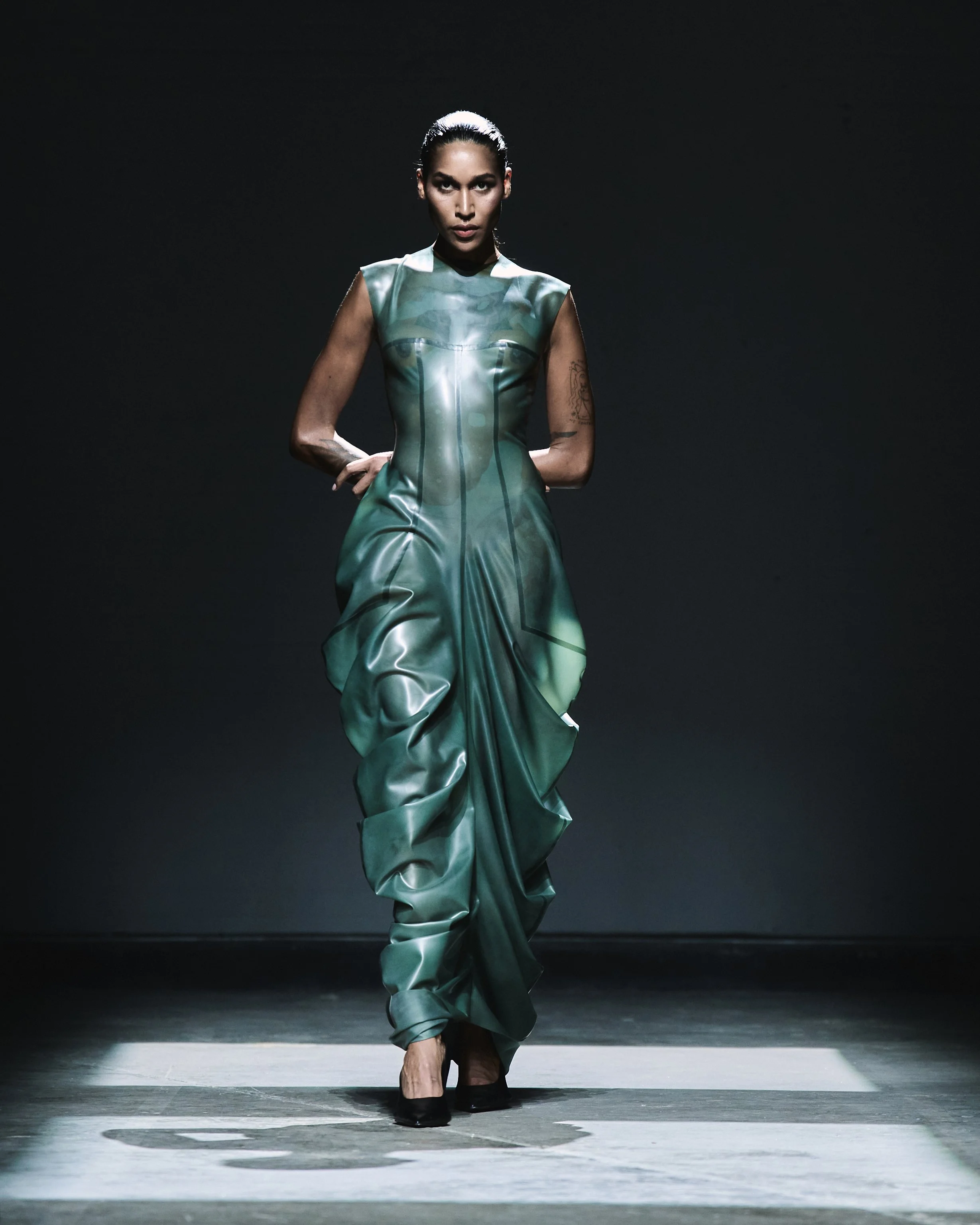HARRI RUNWAY PC - Alexis White 11.jpg