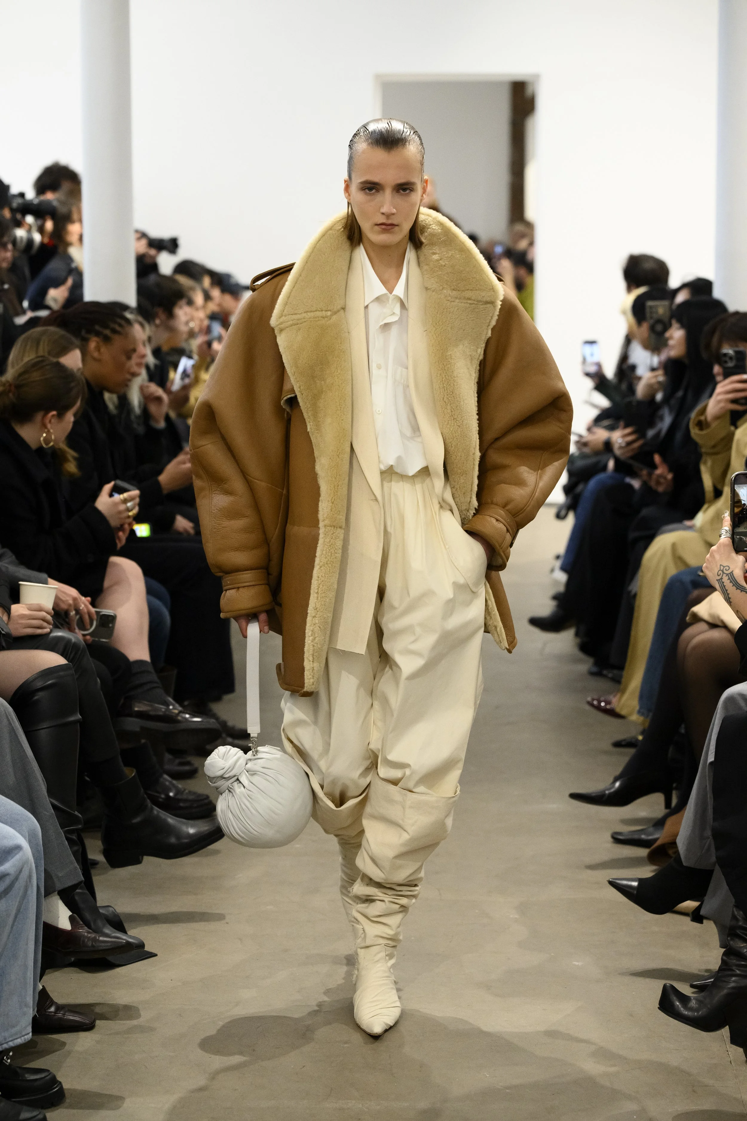 LOOK03.JPG