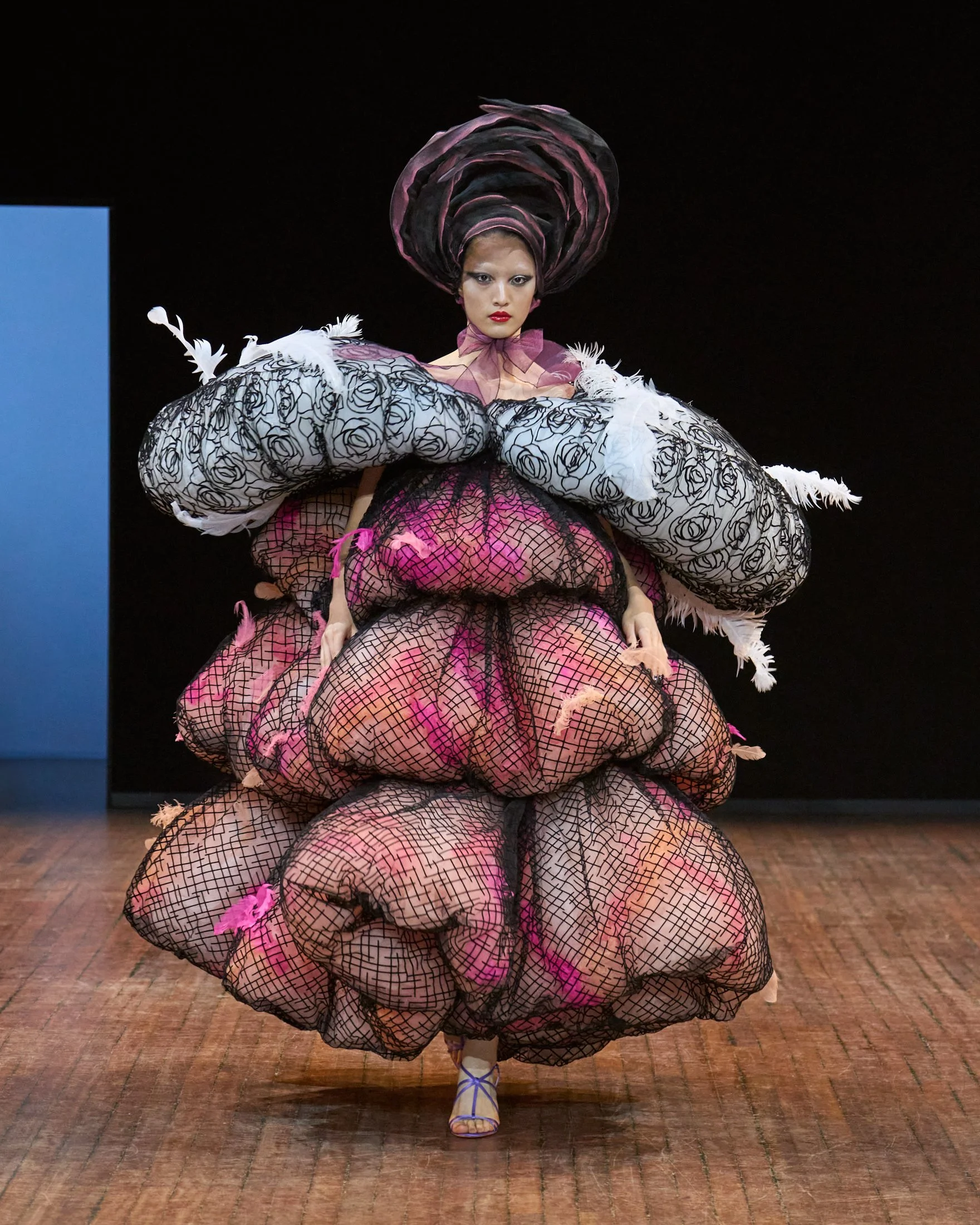 Viktor & Rolf HC F25 LOOK 015.jpg