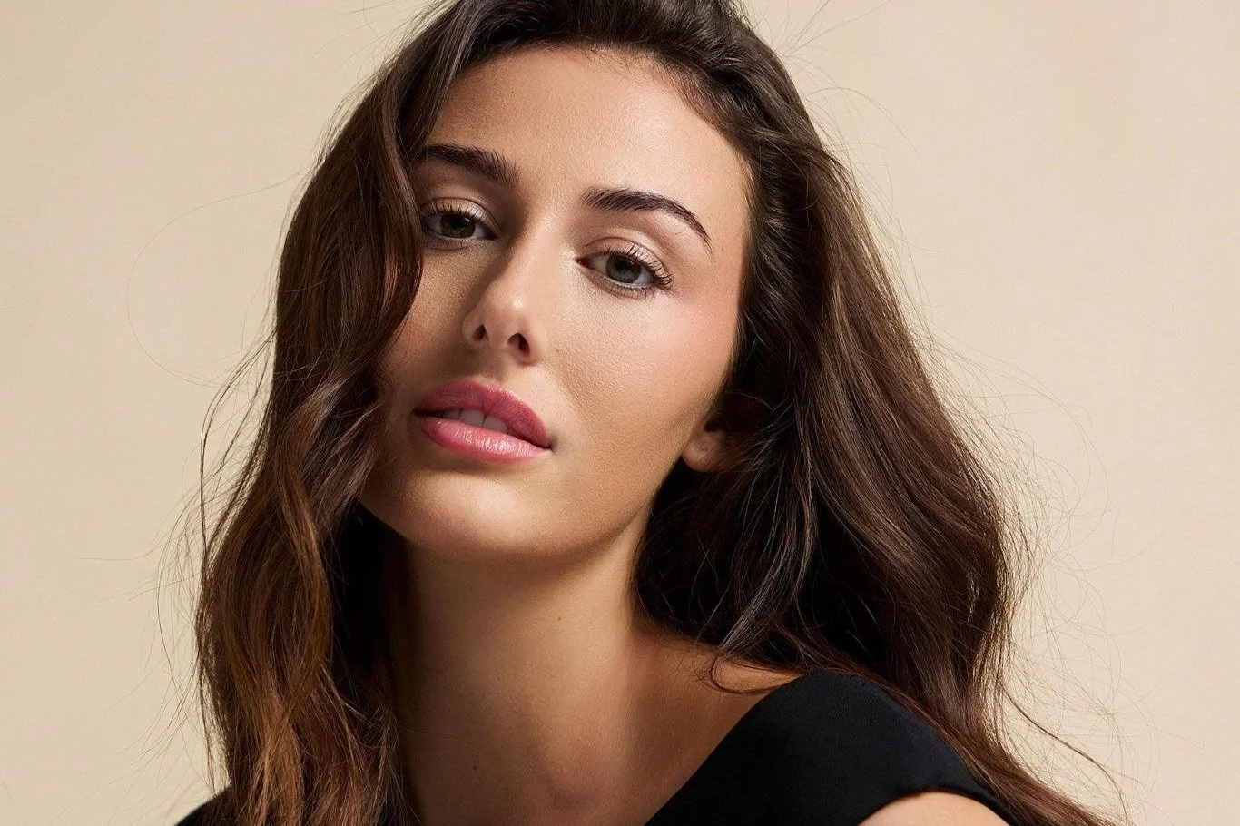IN CONVERSATION WITH CHLOE VEITCH