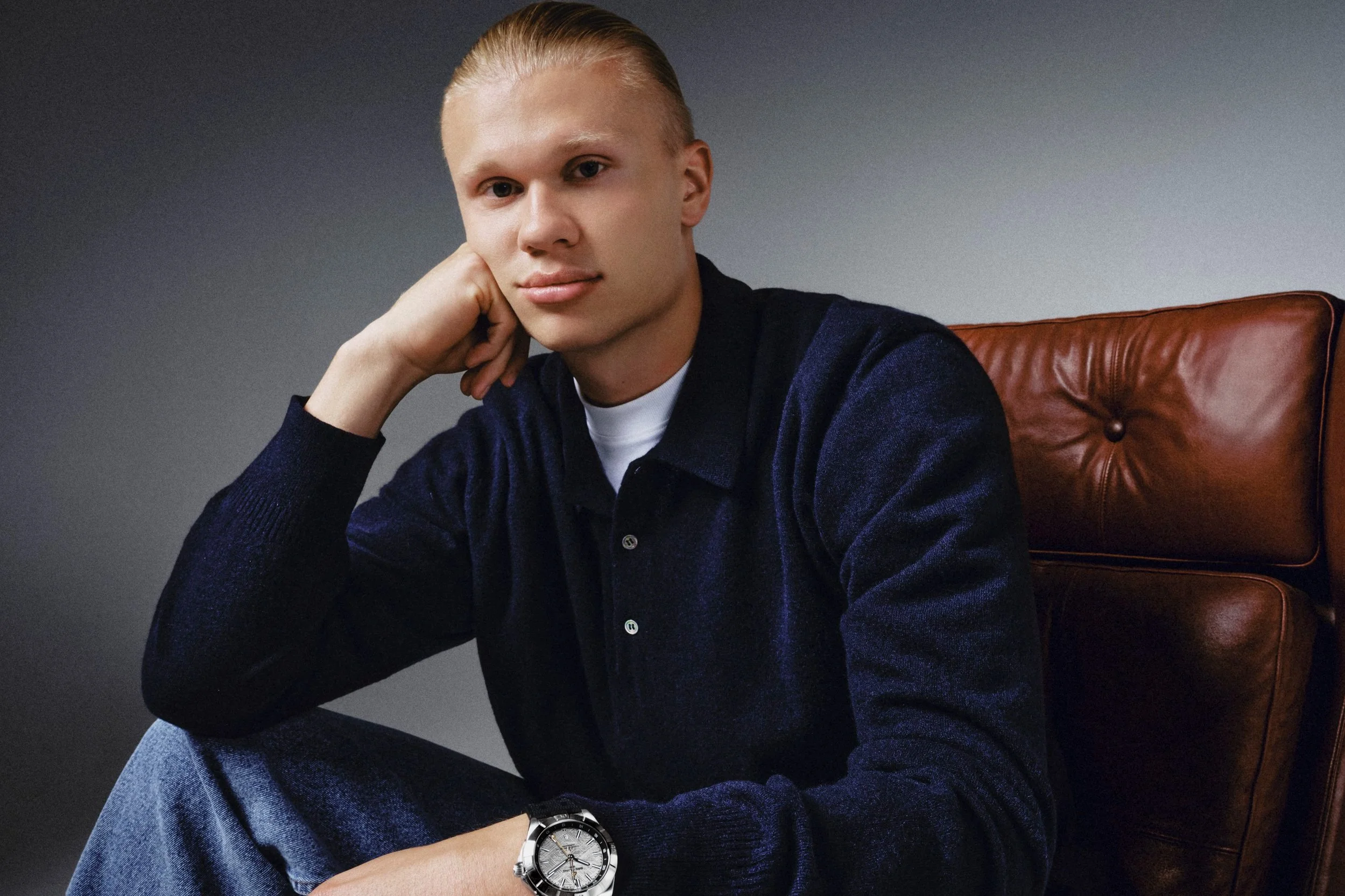 01_PR+Exclusive_Erling+Haaland_Breitling+Chronomat+Automatic+GMT+40+Erling+Haaland+_RGB.jpg