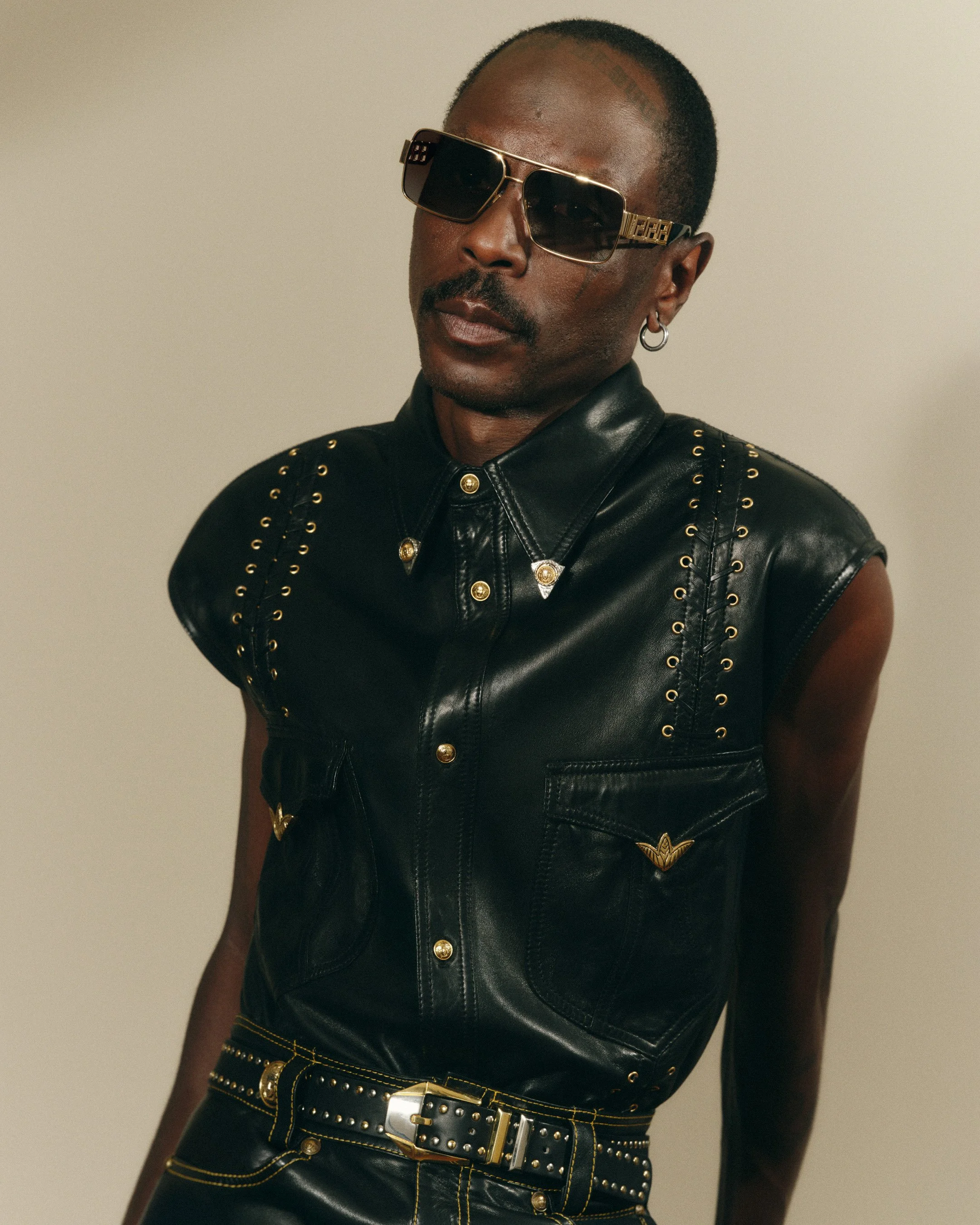 VERSACE_GRECAEYEWEAR_JOSH_BLACKSUN_D1_NOLOGO_1080x1350_13.jpg