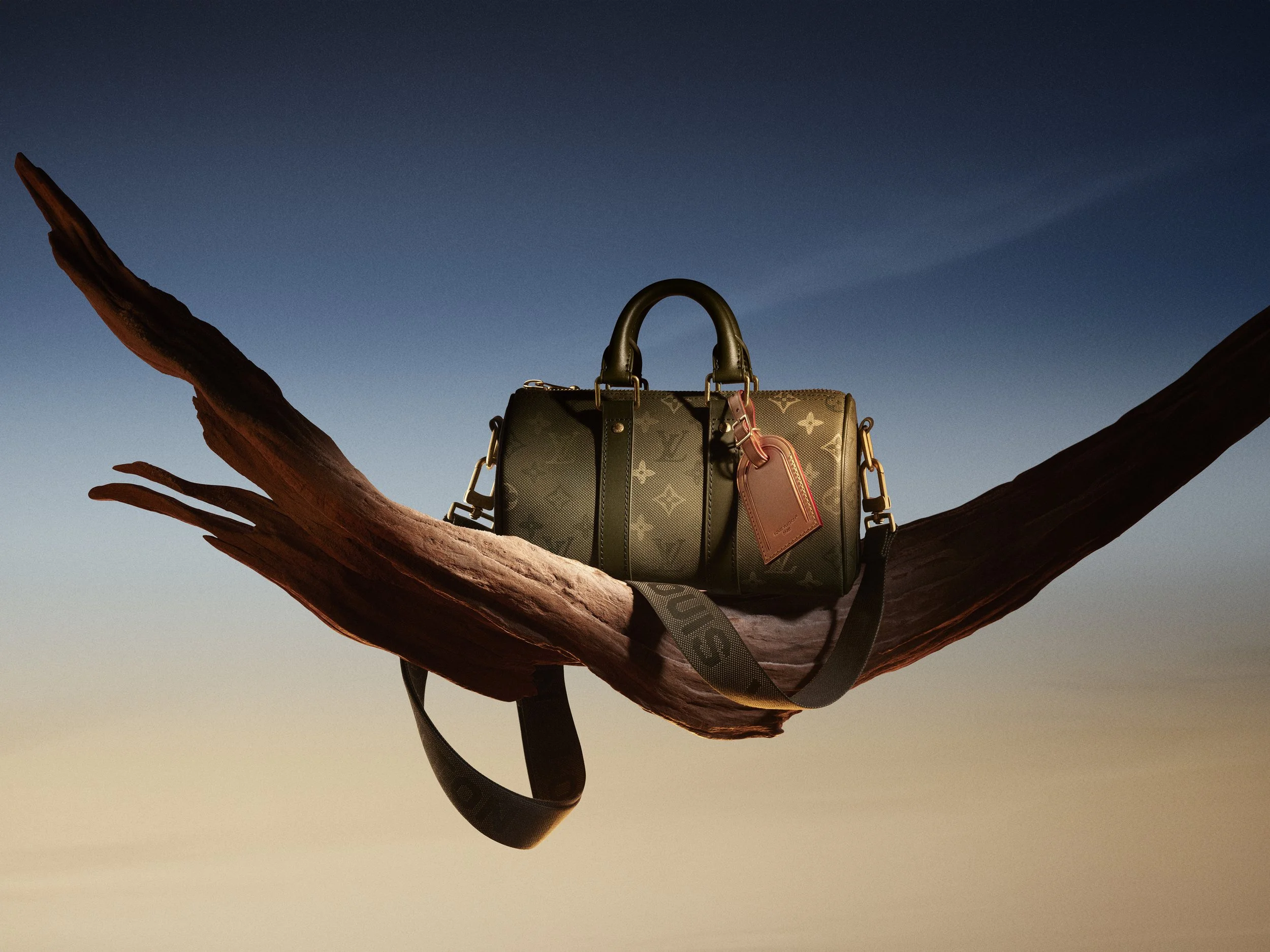 LOUIS VUITTON HOLIDAY 2025 CAMPAIGN - KEEPALL 25 ARMY GREEN @Peter Langer.jpg