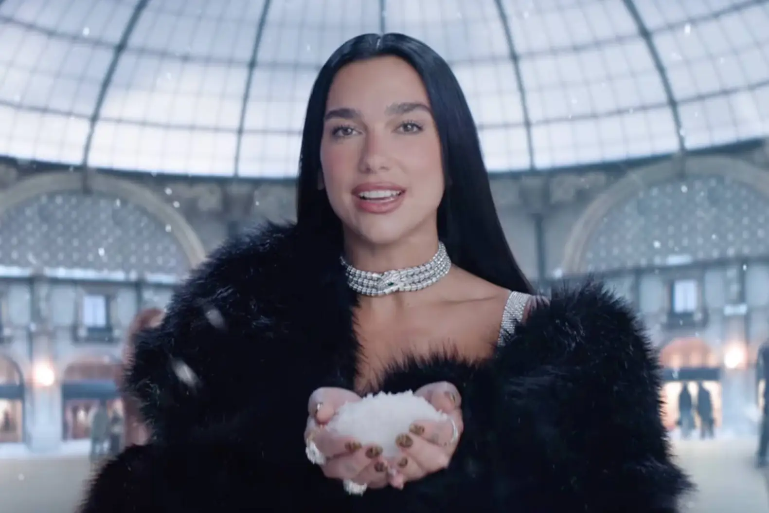 DUA LIPA KEEPS IT COOL IN BVLGARI