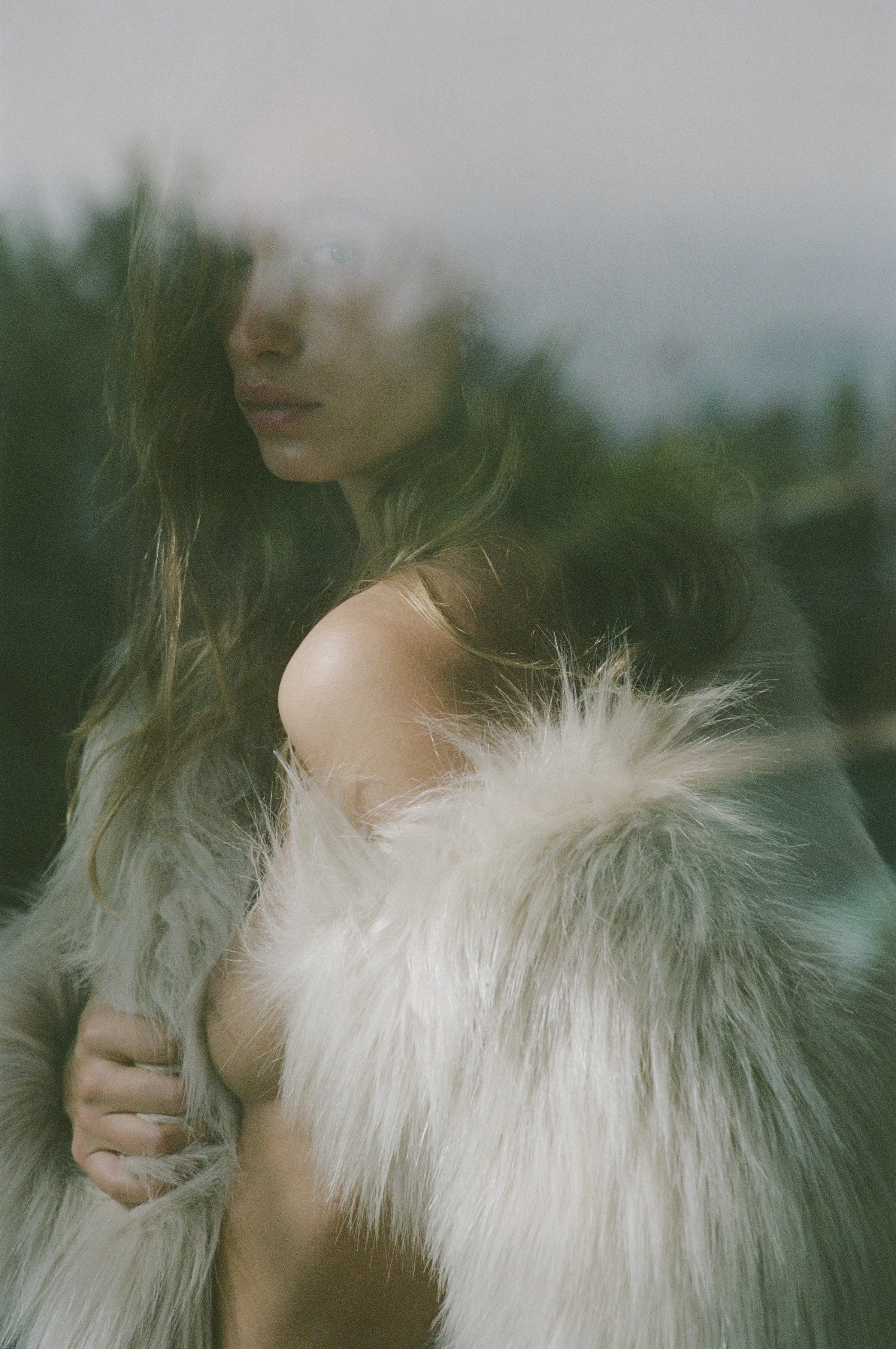 SAINT LAURENT RIVE DROITE_SNOW_EDITION_22_HR.jpg