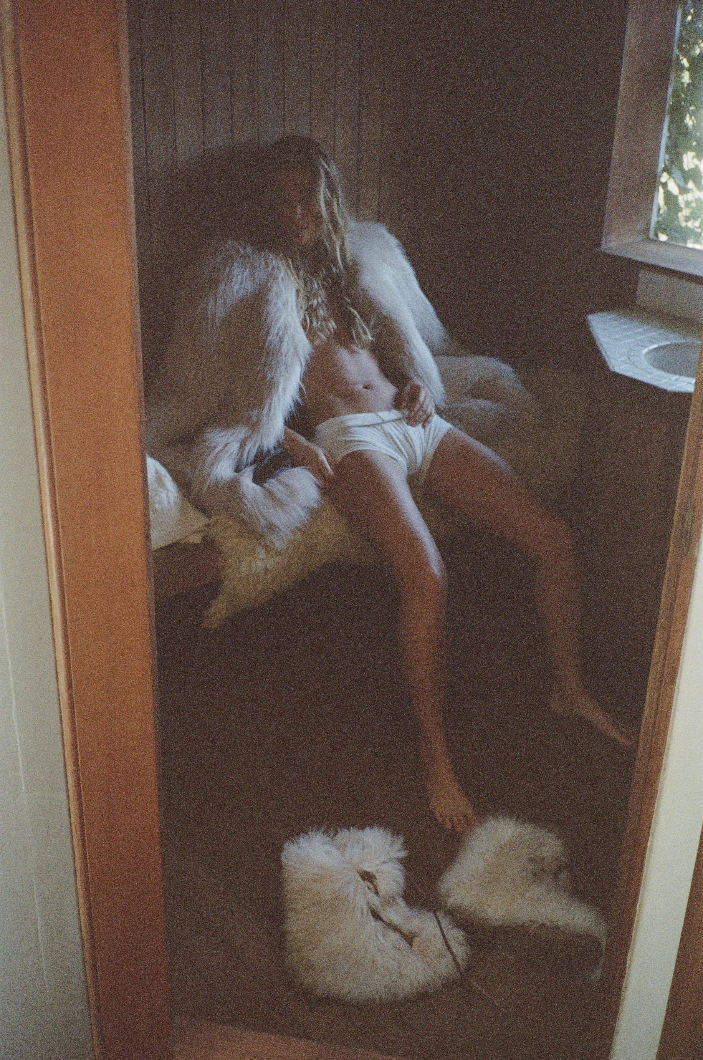 SAINT LAURENT RIVE DROITE_SNOW_EDITION_23_HR.jpg