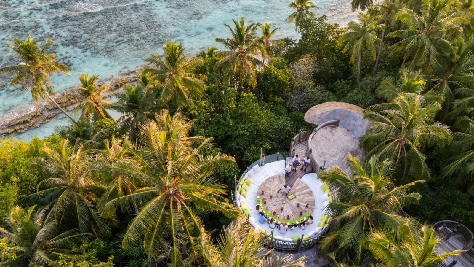 Soneva-Fushi-Flying-Sauces-Wassim-Hallal-12-1600x900.jpg
