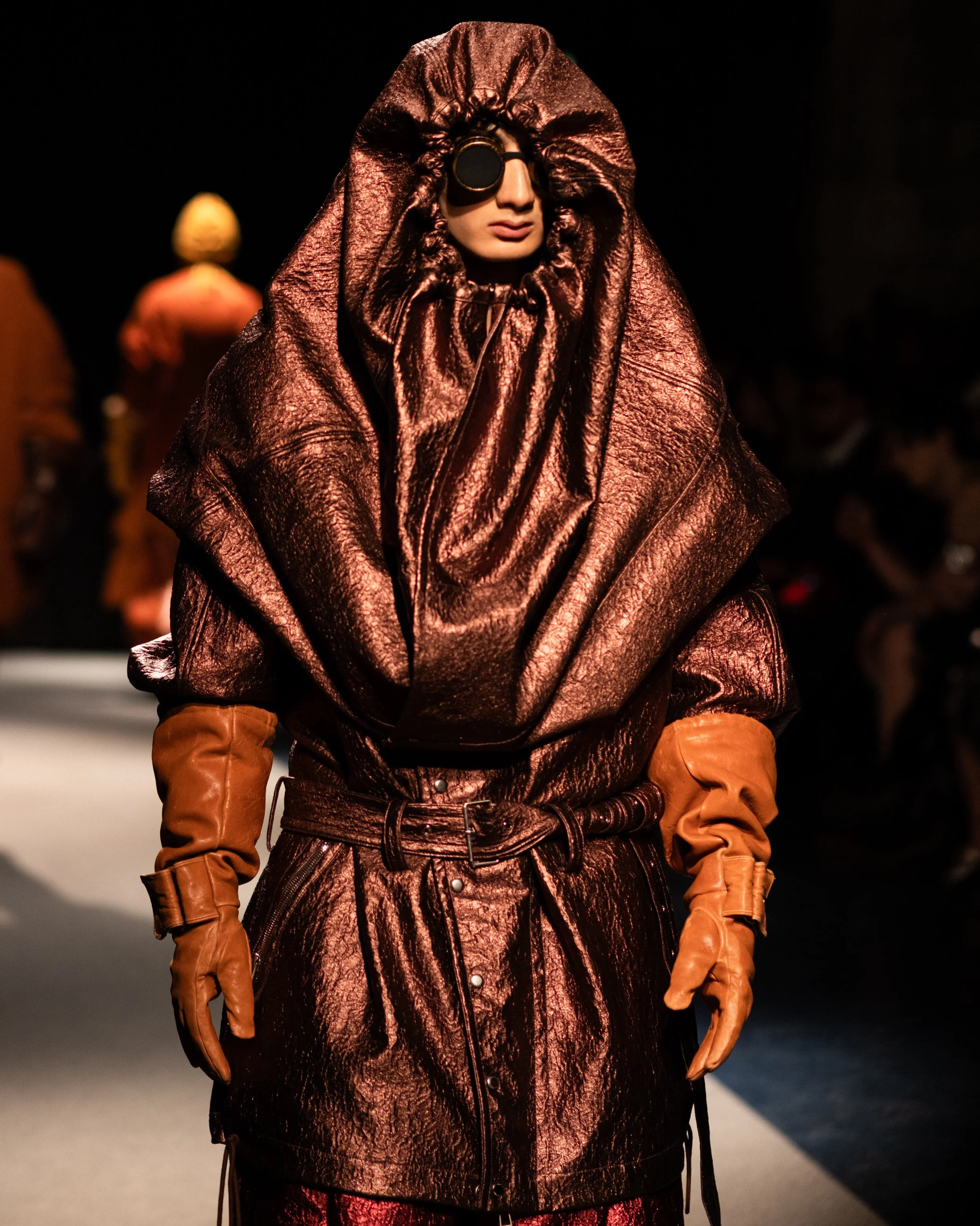 BACKSTAGE AT SONGZIO BY HUGO DI ZAZZO