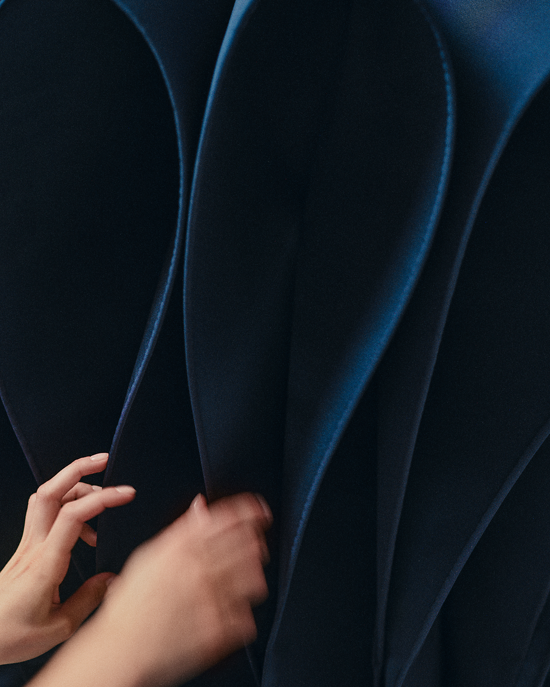 LOUIS VUITTON SAVOIR-FAIRE - ERIN DOHERTY - 3.png