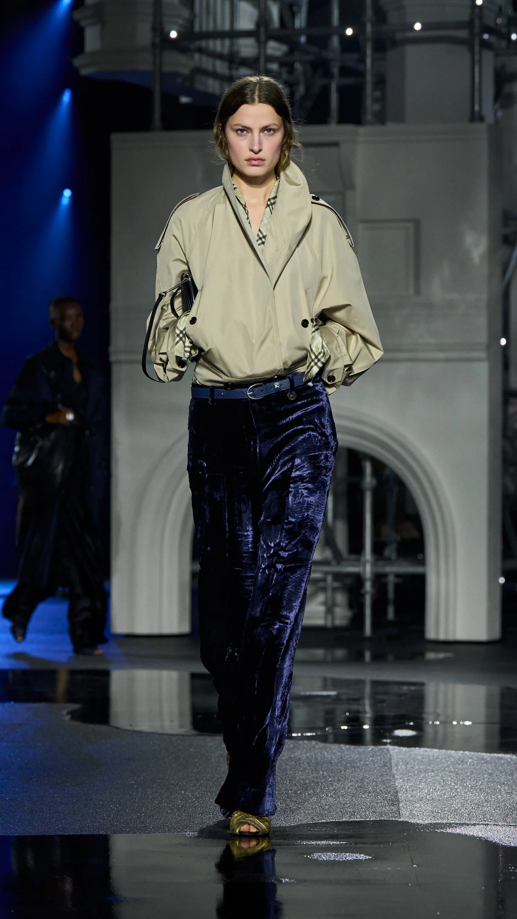 Burberry Winter 2026 Show Fronts - Look 14.jpg