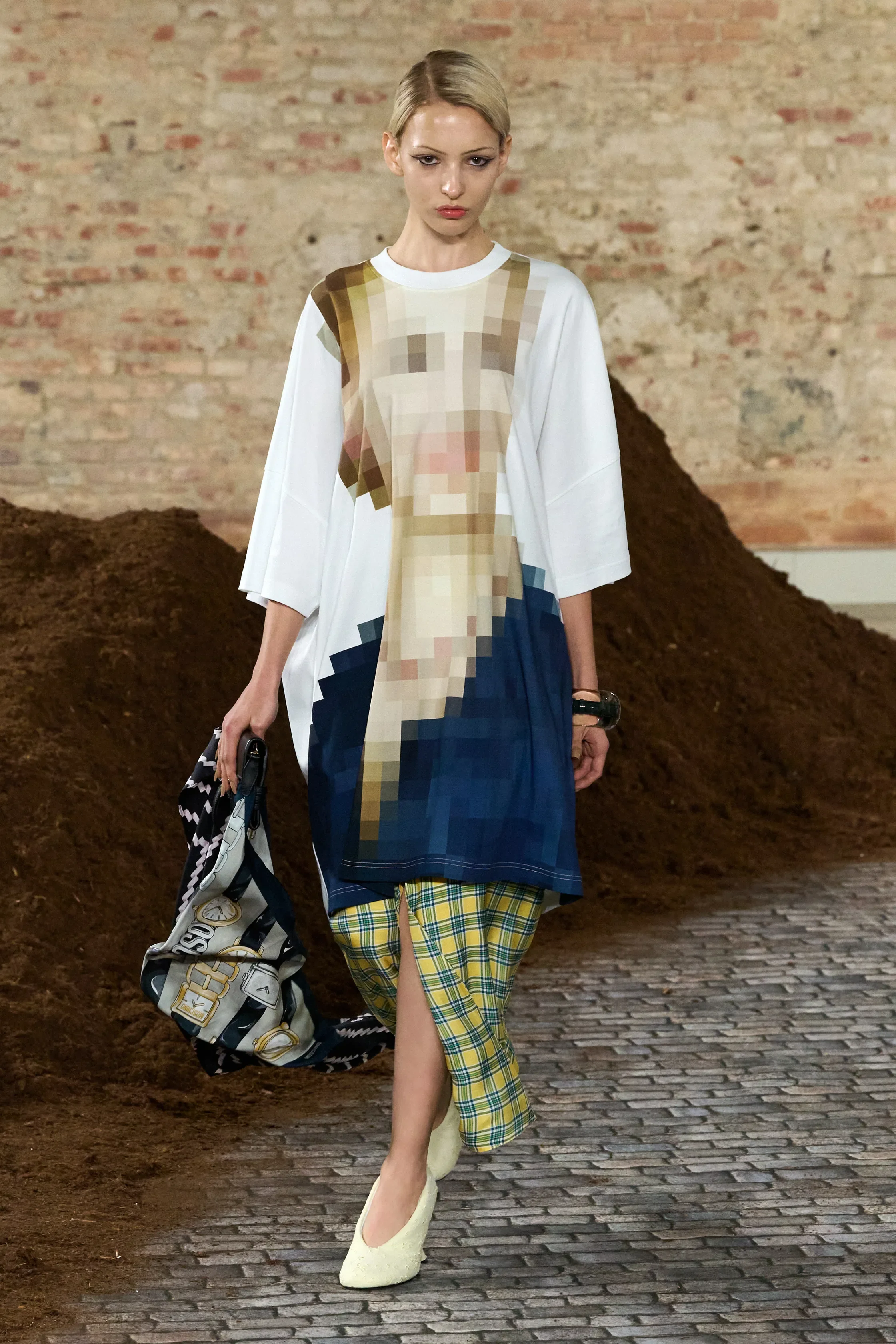 00008-moschino-fall-2026-ready-to-wear-credit-gorunway.jpg.webp