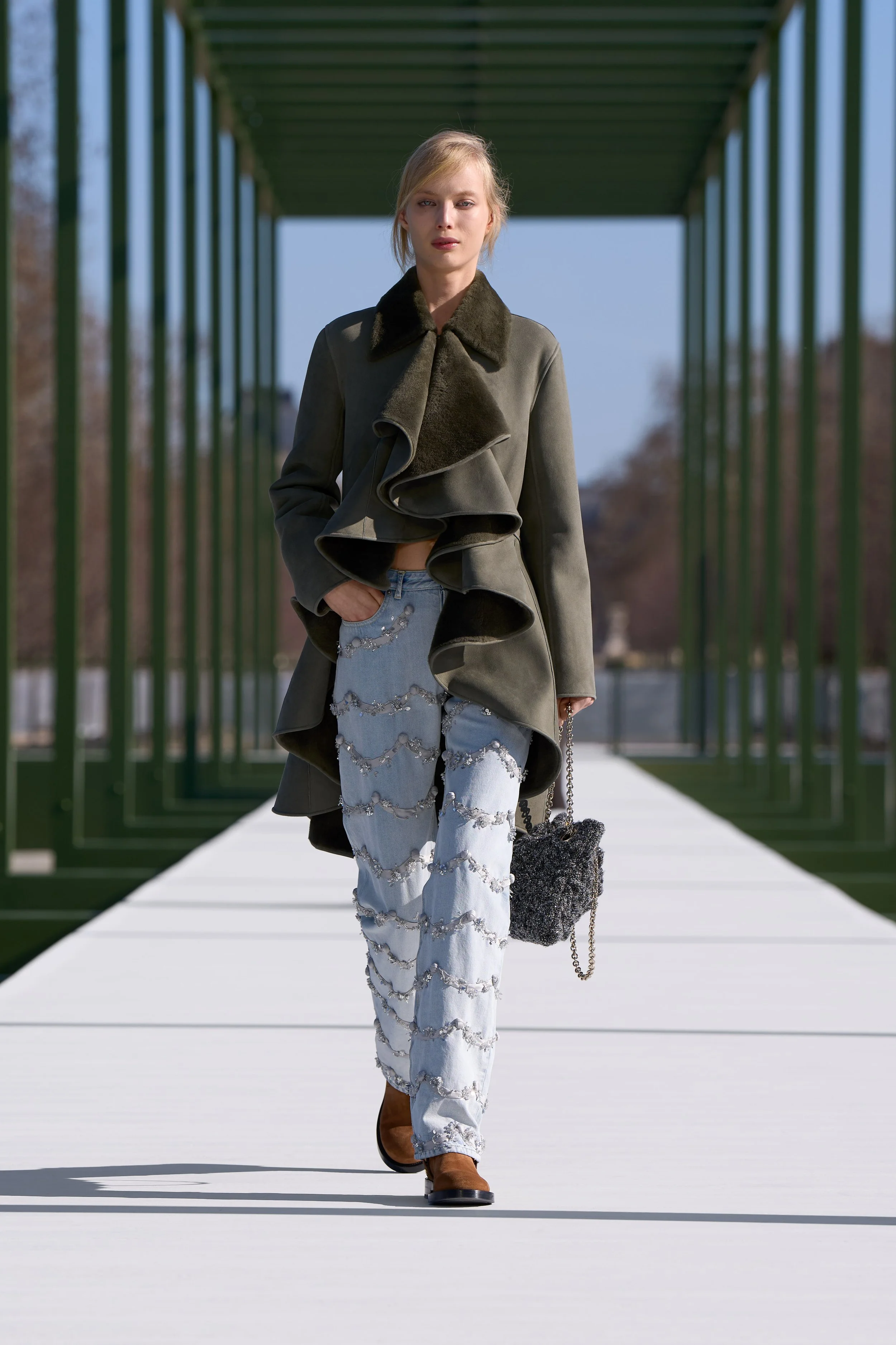 DIOR_W_RTW_FW2627_FRONT_LOOK_13_2x3.jpg
