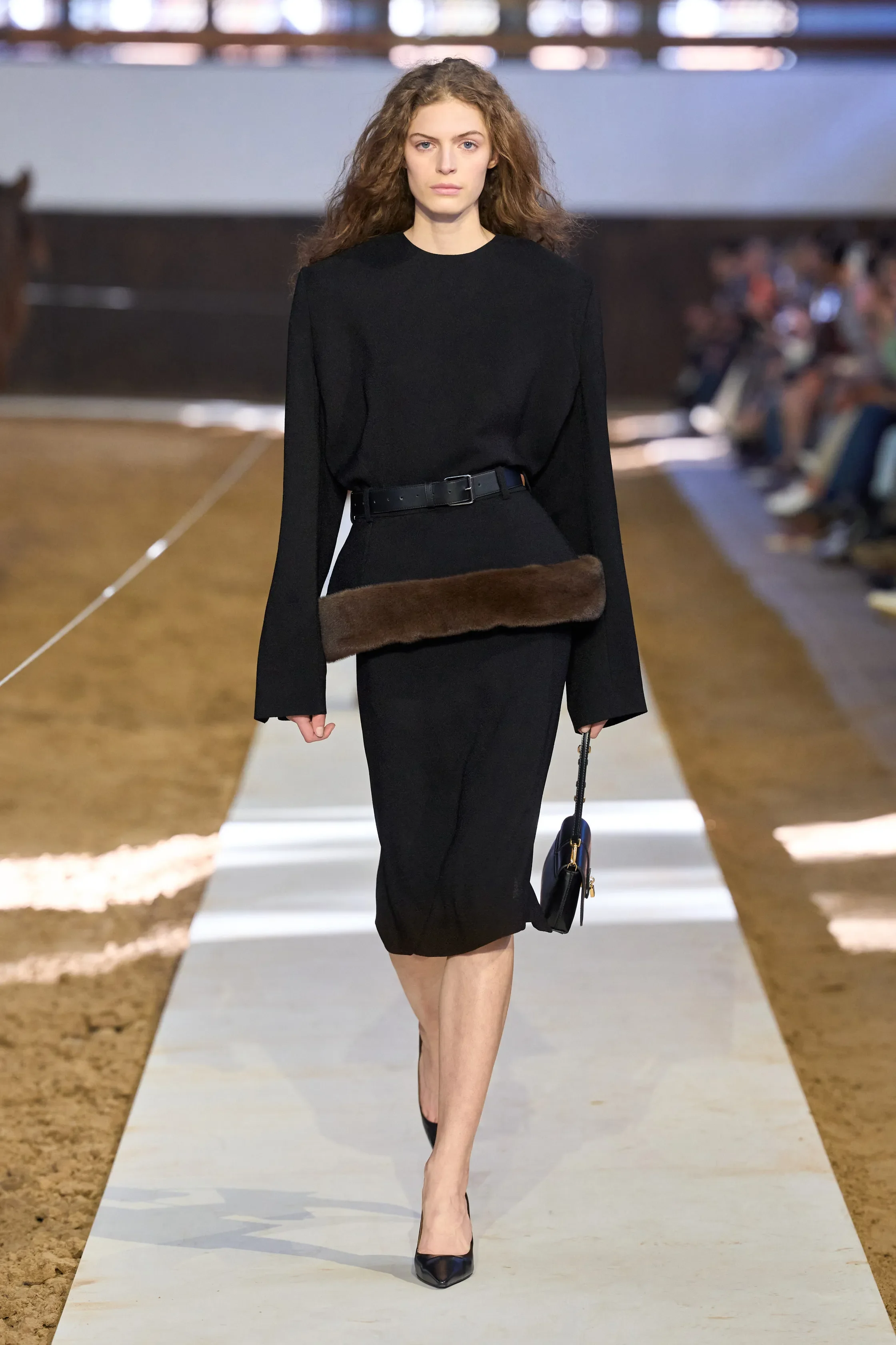 00002-stella-mccartney-fall-2026-ready-to-wear-credit-gorunway.jpg.webp
