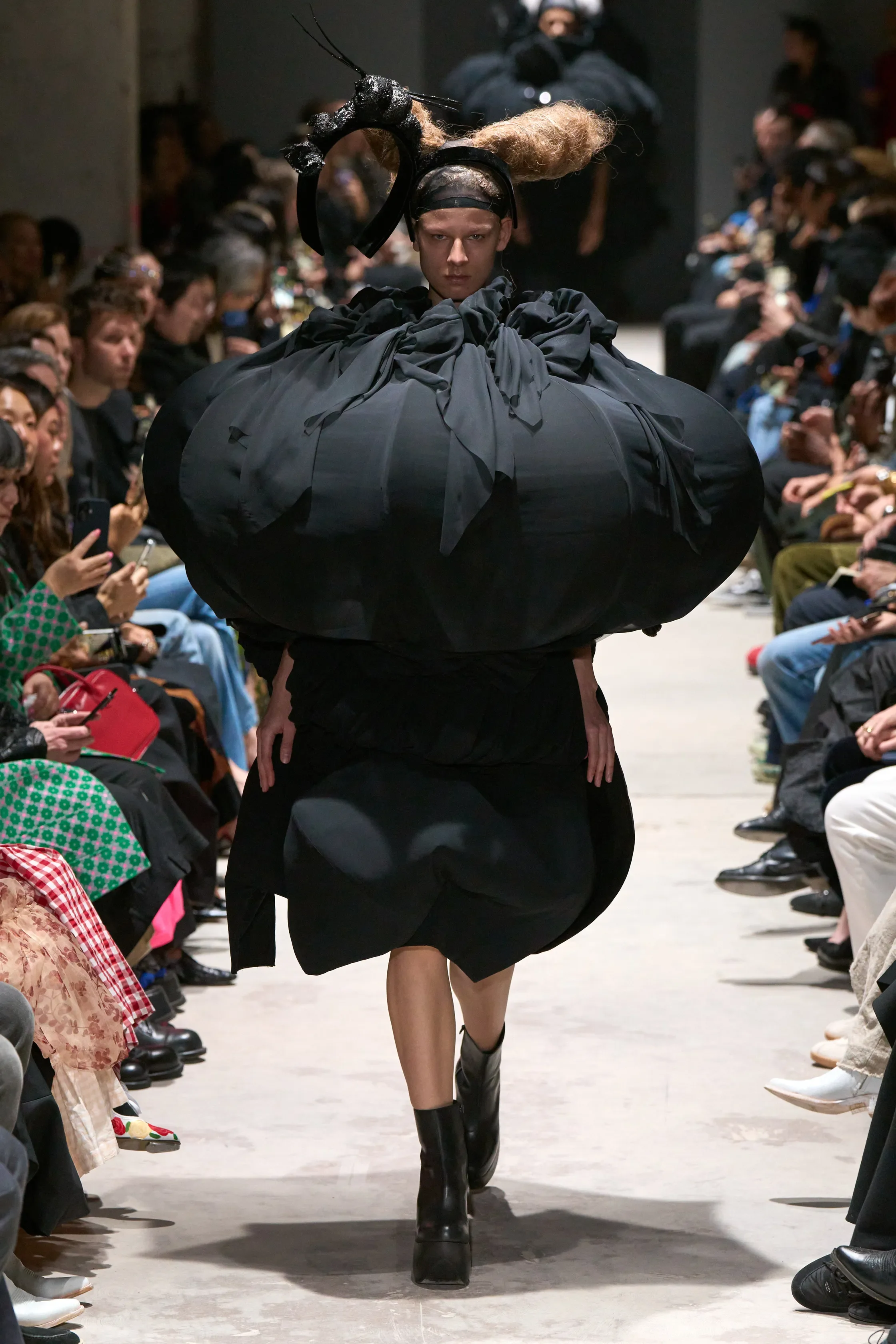 00015-comme-des-garcons-fall-2026-ready-to-wear-credit-gorunway.jpg.webp