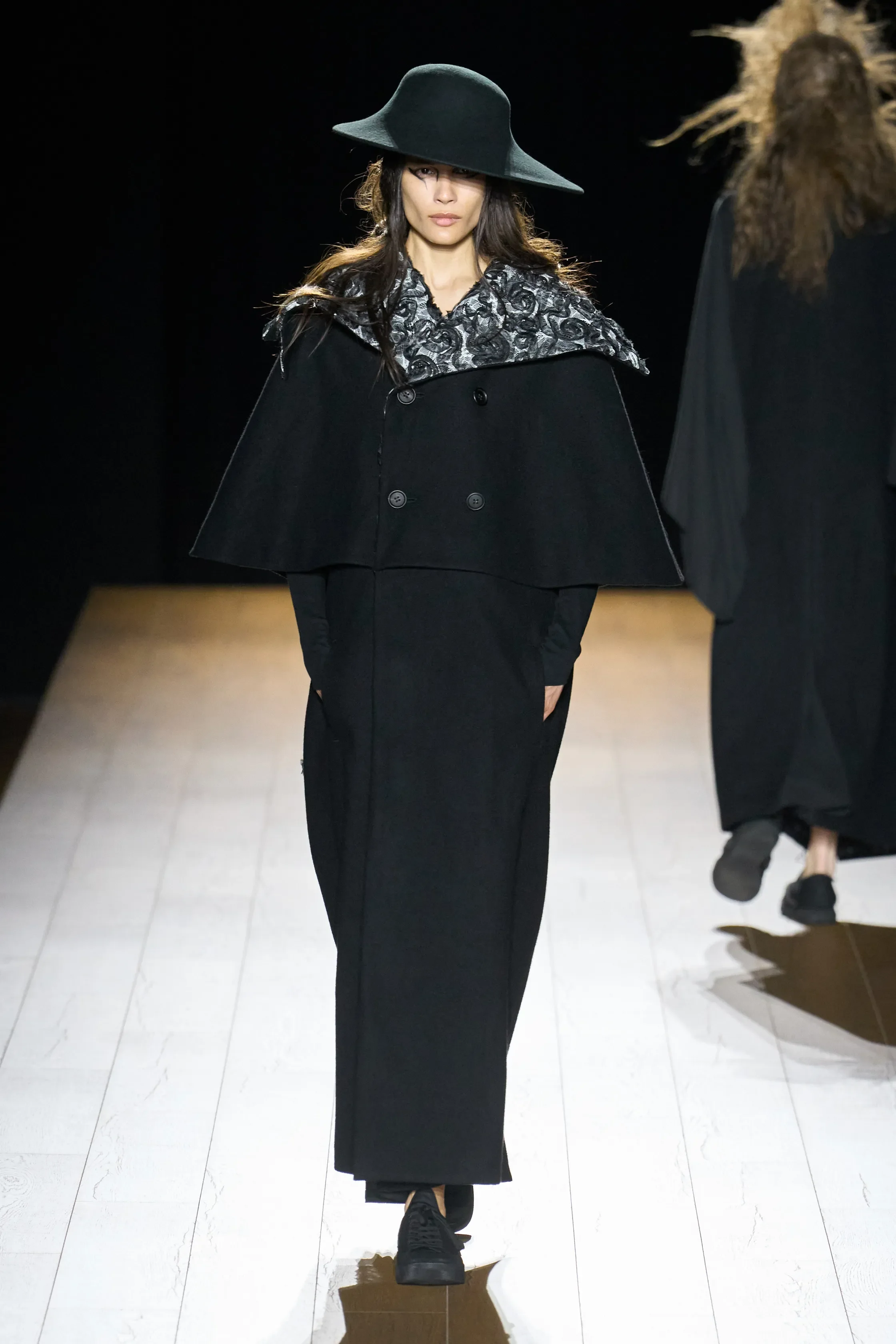 00014-yohji-yamamoto-fall-2026-ready-to-wear-credit-gorunway.jpg.webp
