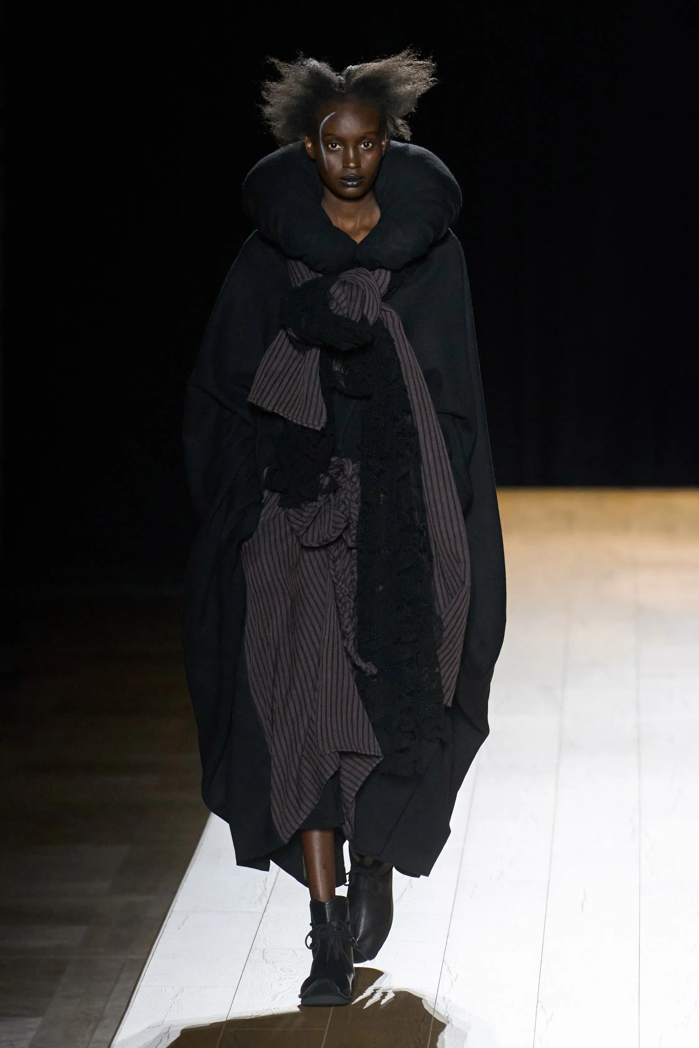 00029-yohji-yamamoto-fall-2026-ready-to-wear-credit-gorunway.jpg.webp