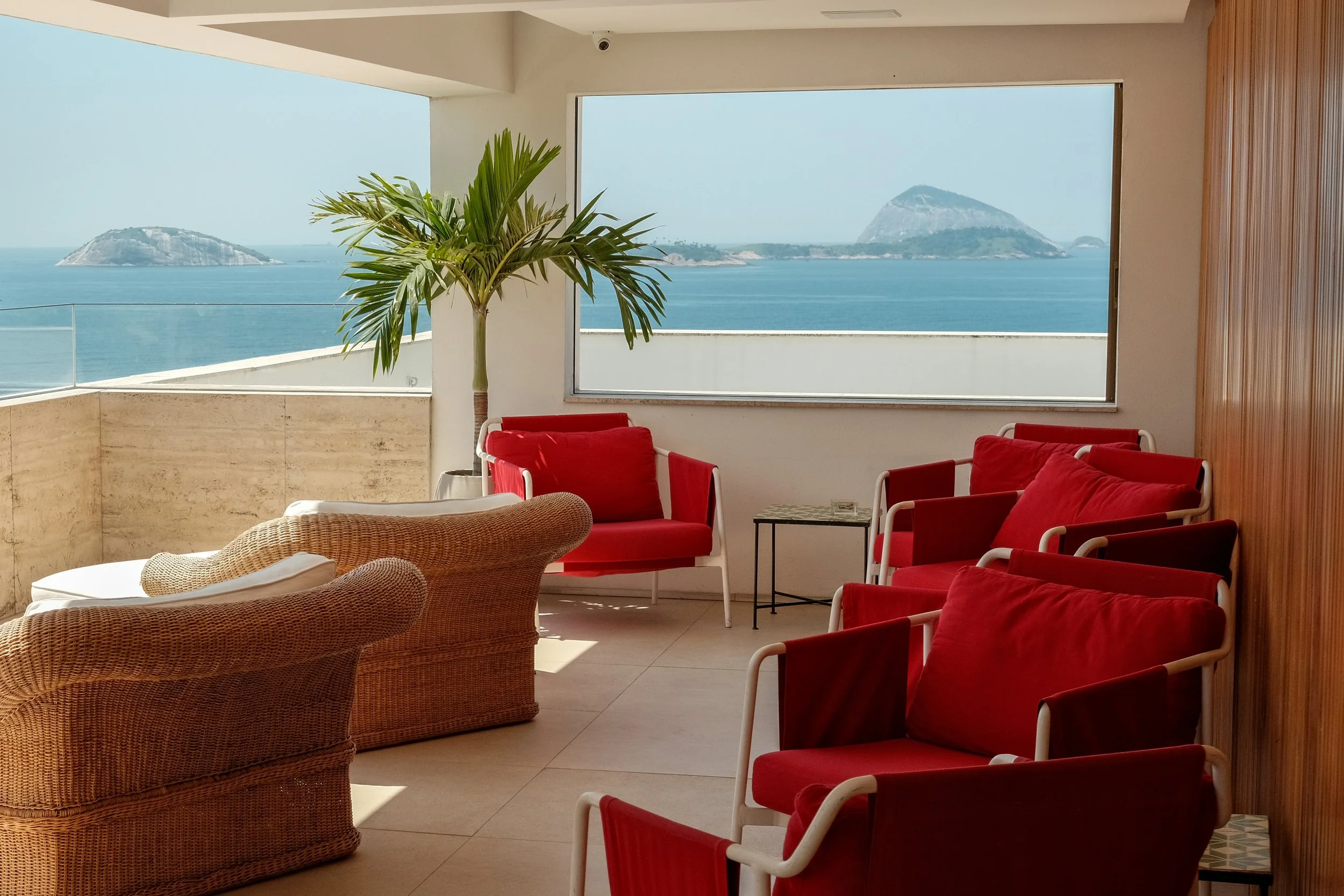 SALT AIR AND CLEAN LINES: QUIET LUXURY AT JANEIRO HOTEL  