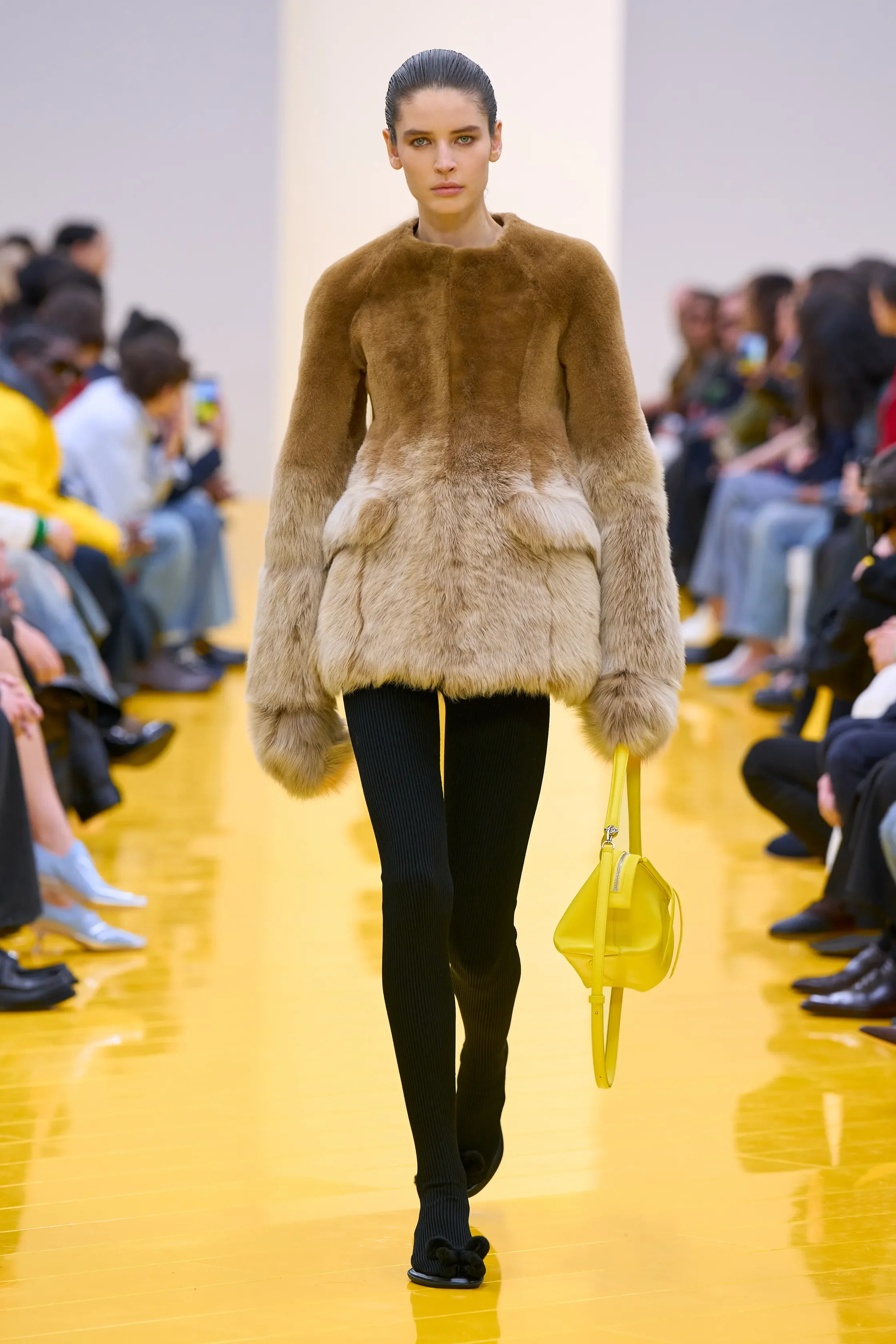 00008-loewe-fall-2026-ready-to-wear-credit-gorunway.jpg.webp