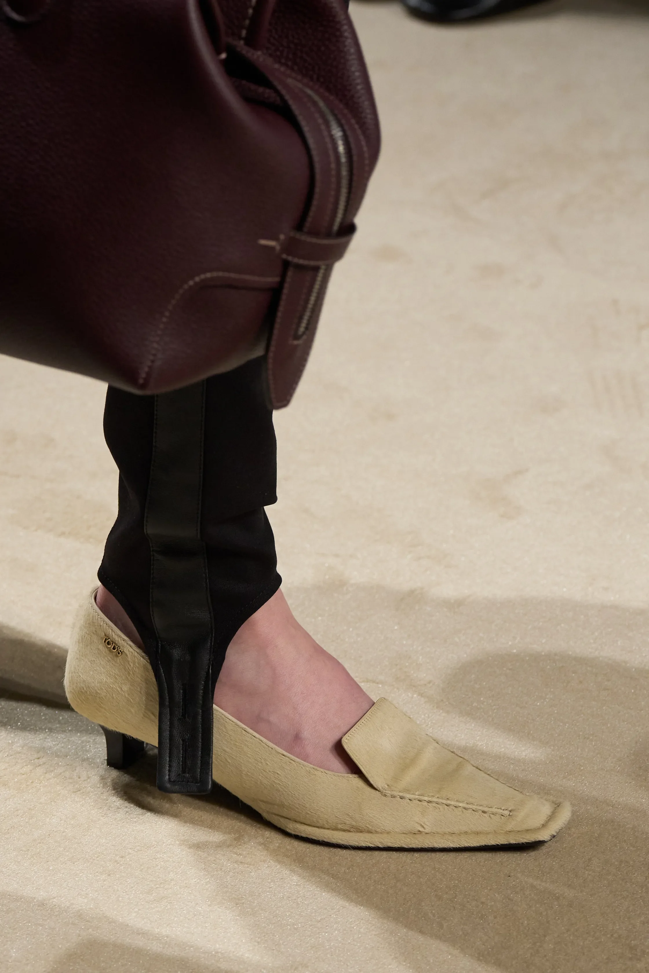 00036-tods-fall-2026-ready-to-wear-details-credit-gorunway.jpg.webp